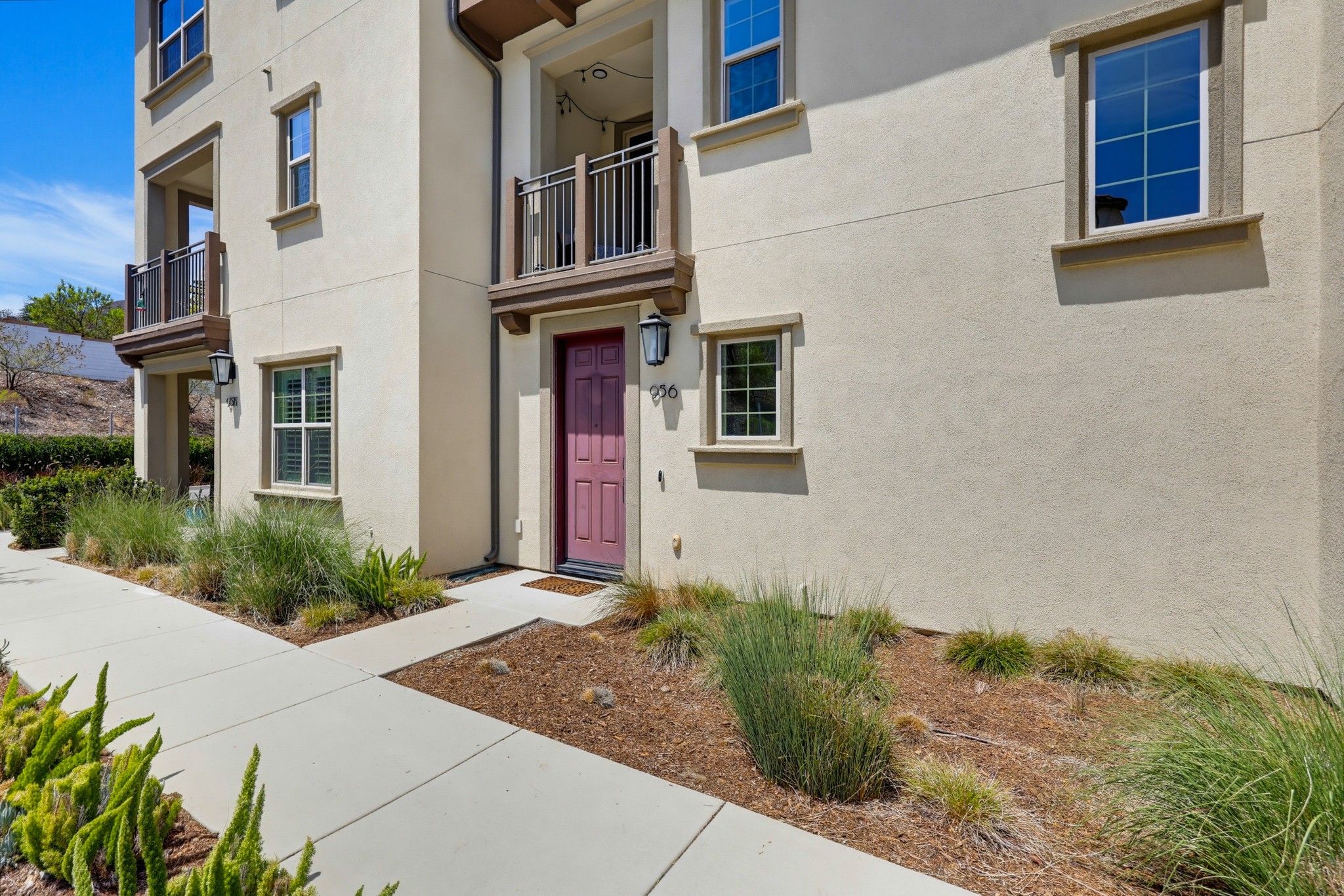 Virtual tour photo 4 of 52 for 956 Blackstone Dr