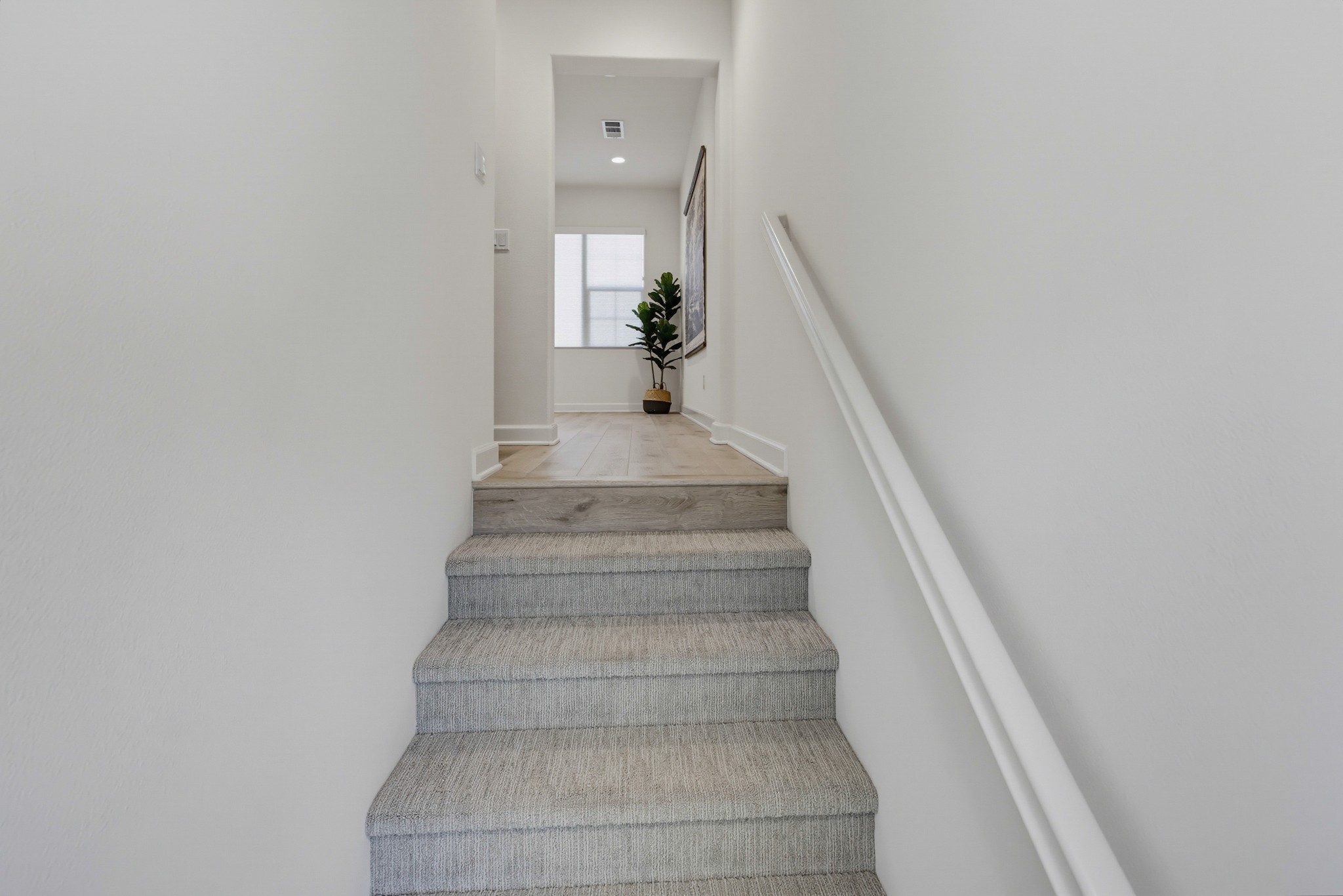 Virtual tour photo 6 of 52 for 956 Blackstone Dr