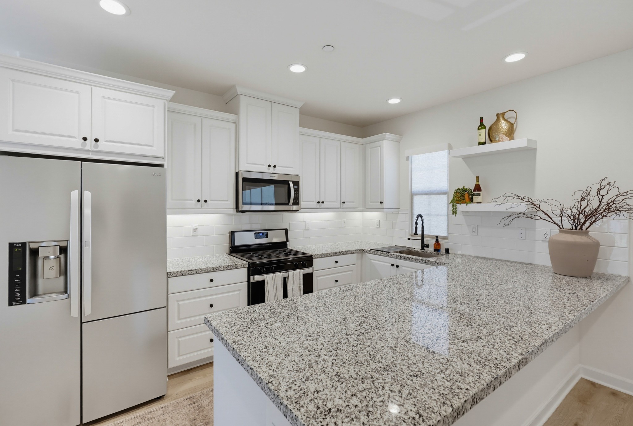 Virtual tour photo 13 of 52 for 956 Blackstone Dr