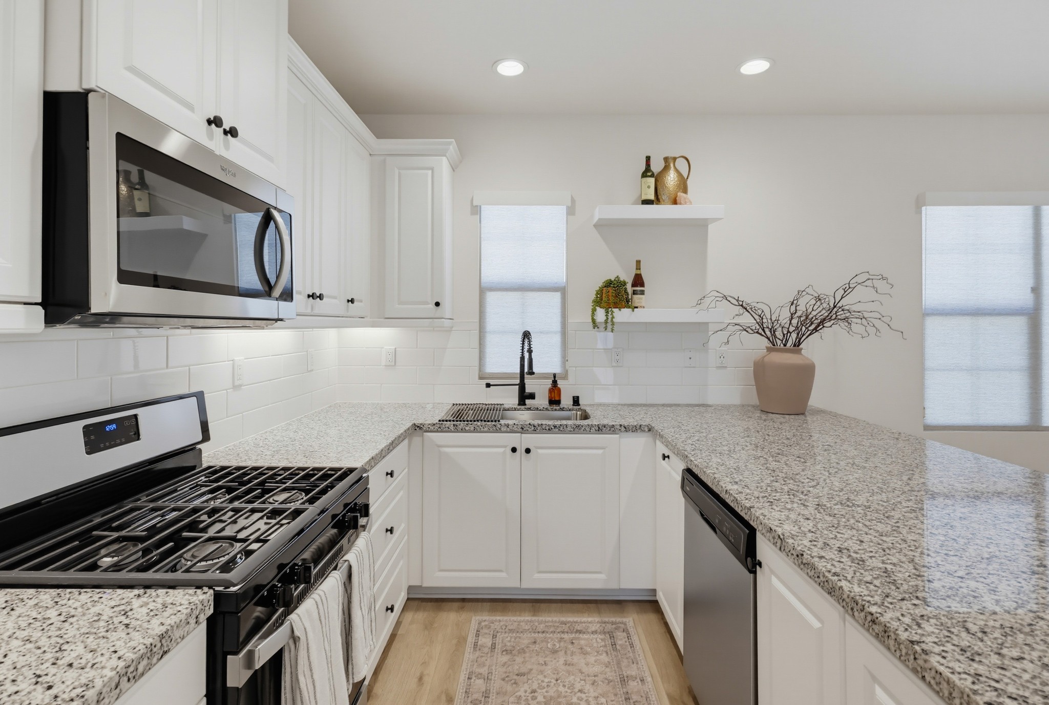 Virtual tour photo 14 of 52 for 956 Blackstone Dr