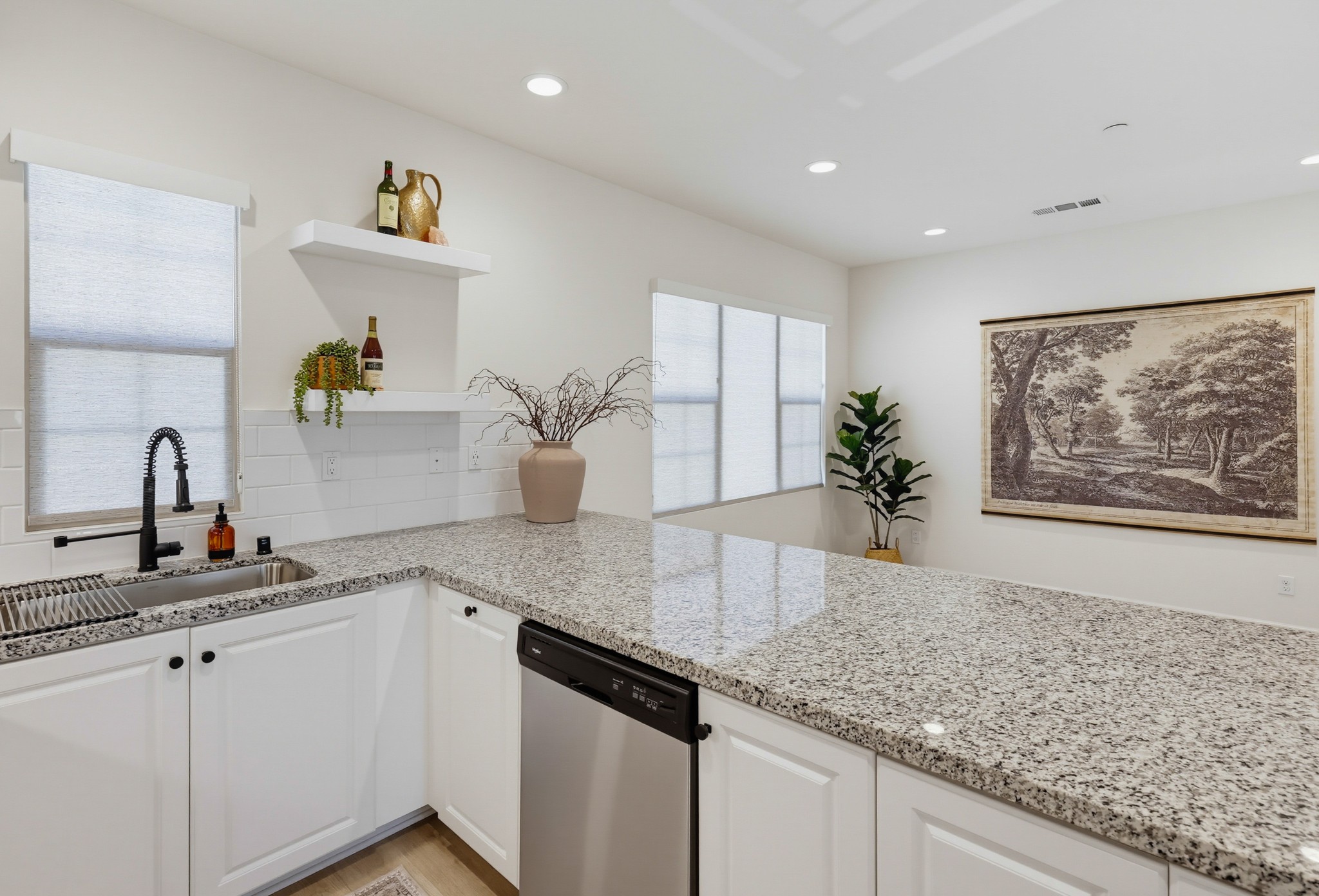 Virtual tour photo 16 of 52 for 956 Blackstone Dr