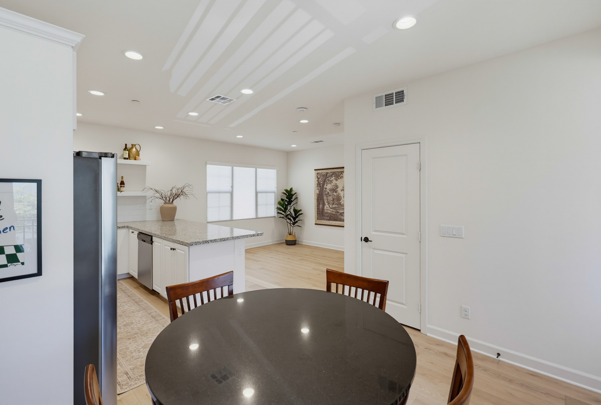 Virtual tour photo 19 of 52 for 956 Blackstone Dr