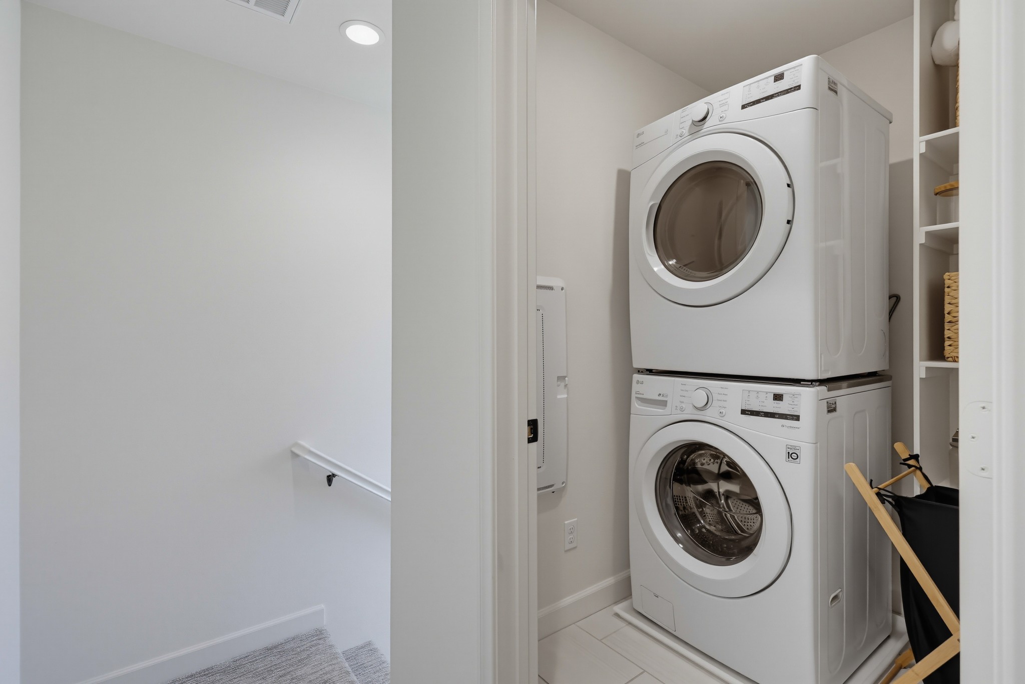Virtual tour photo 29 of 52 for 956 Blackstone Dr