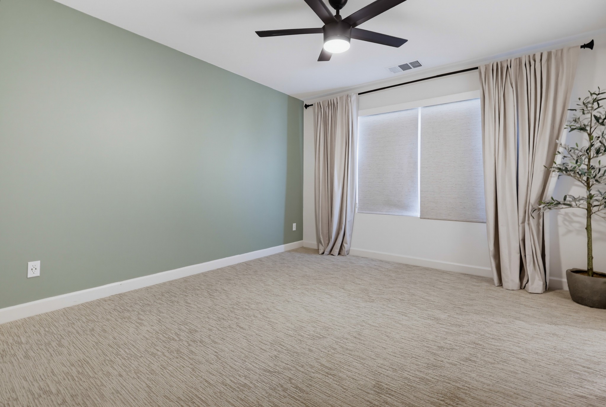 Virtual tour photo 31 of 52 for 956 Blackstone Dr