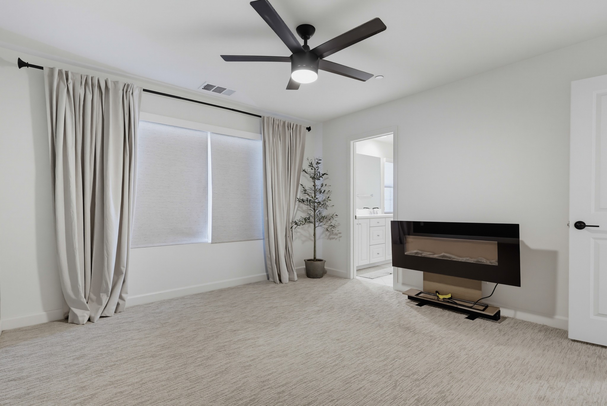 Virtual tour photo 32 of 52 for 956 Blackstone Dr