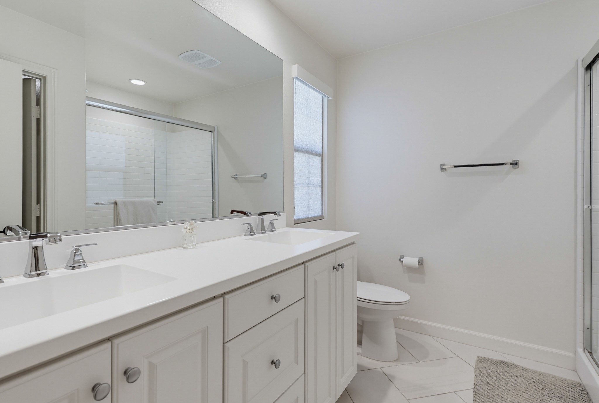 Virtual tour photo 34 of 52 for 956 Blackstone Dr