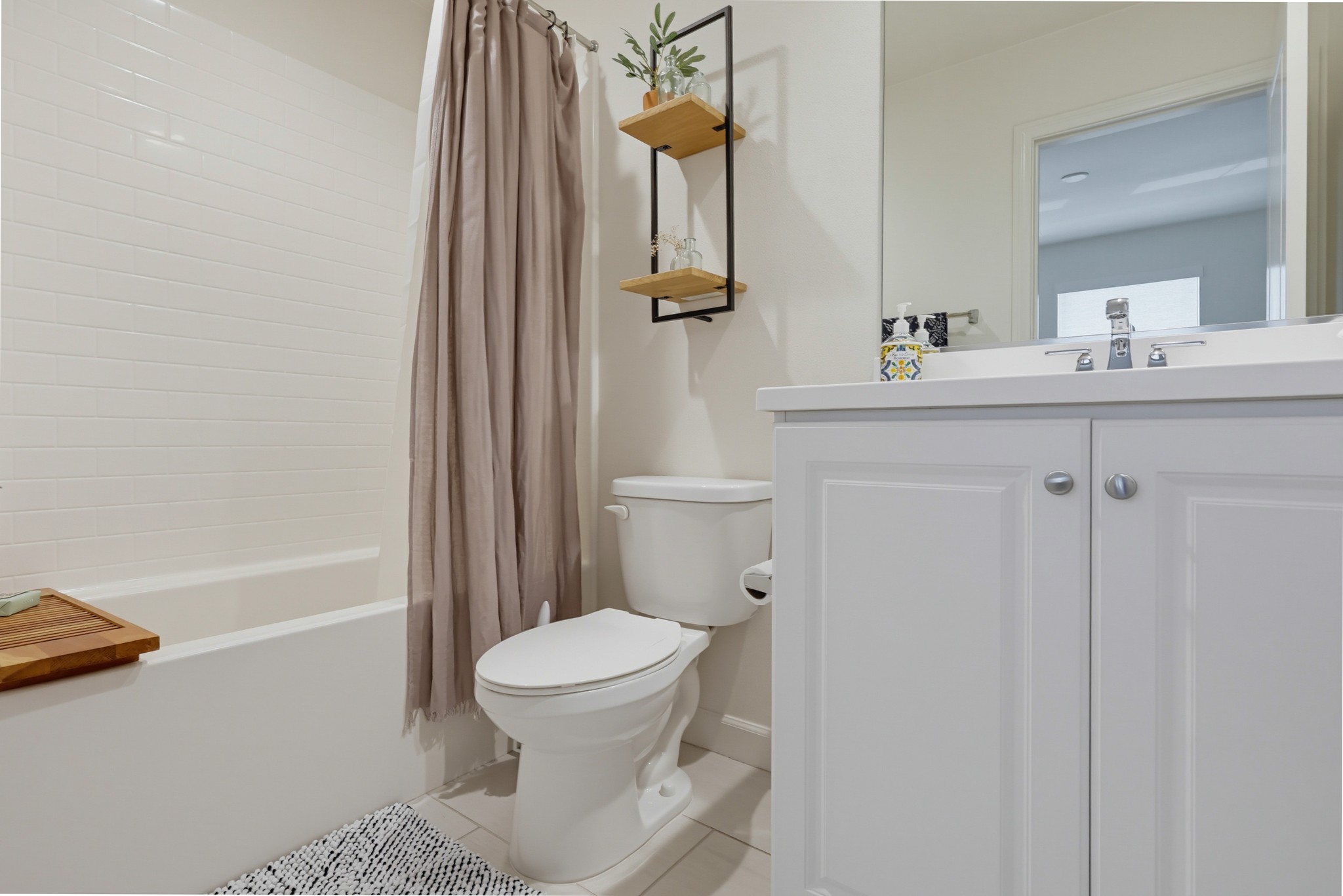 Virtual tour photo 43 of 52 for 956 Blackstone Dr