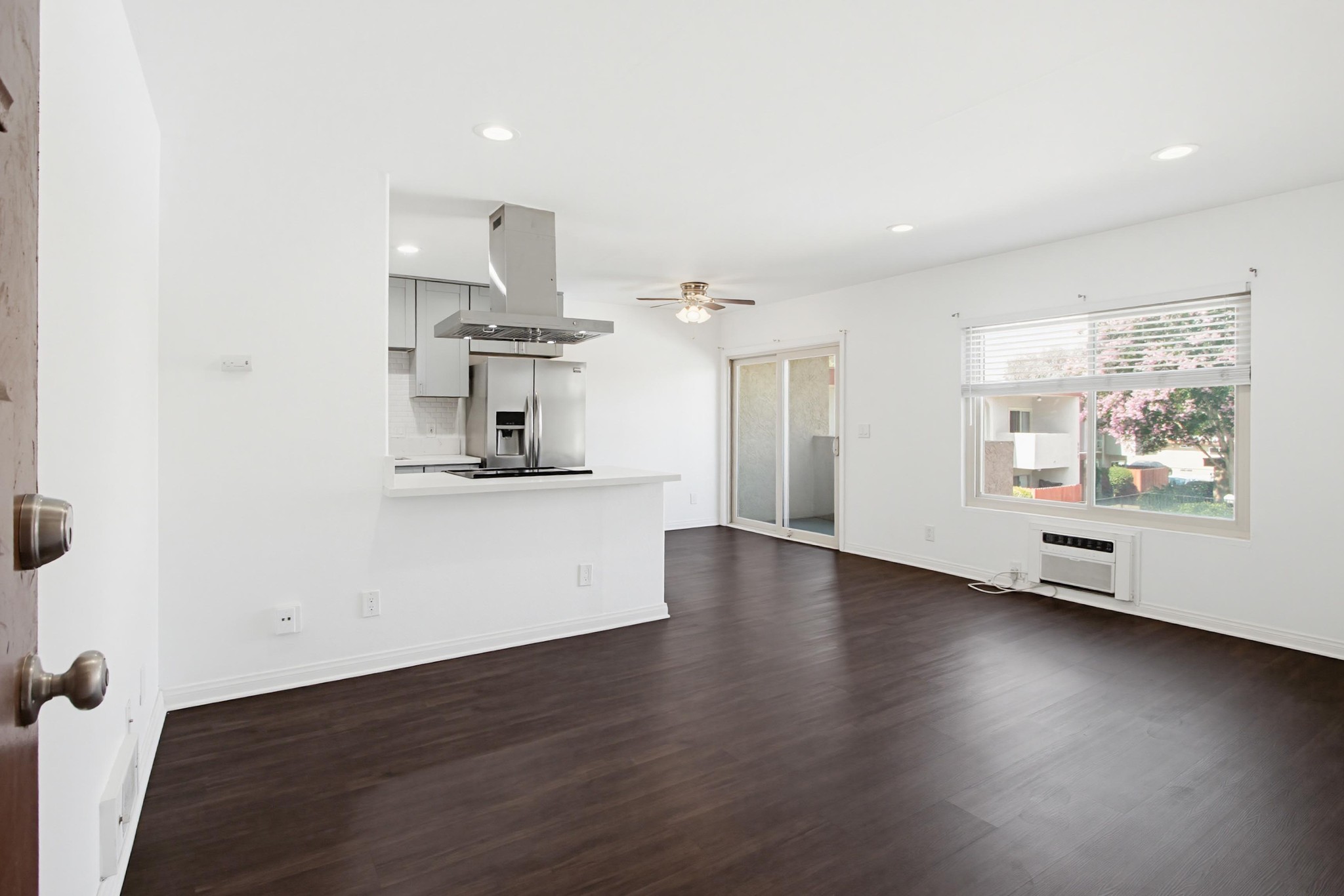 Virtual tour photo 3 of 31 for 9598 Carroll Canyon Rd APT 266