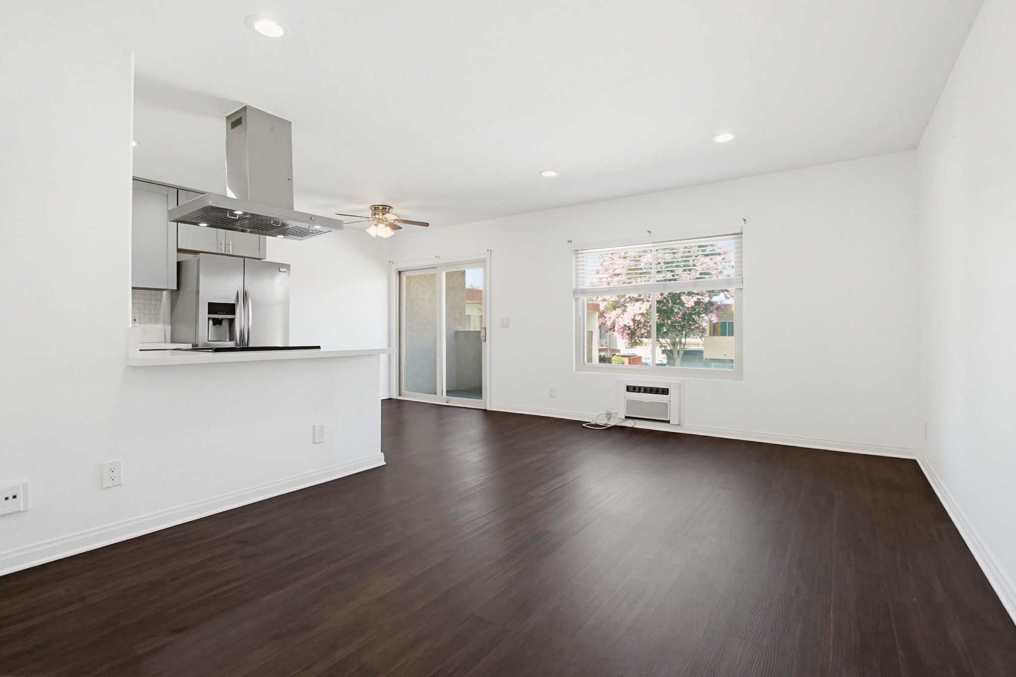 Virtual tour photo 4 of 31 for 9598 Carroll Canyon Rd APT 266