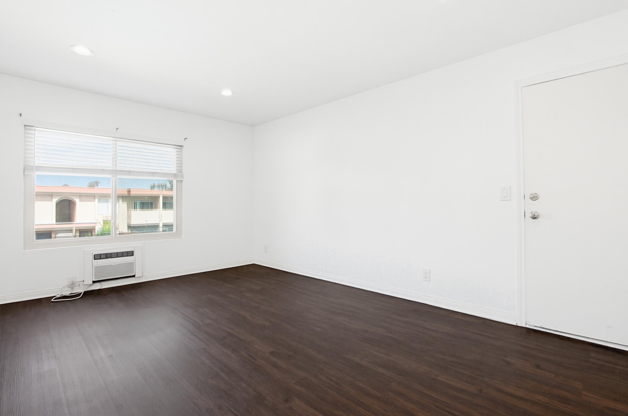 Virtual tour photo 5 of 31 for 9598 Carroll Canyon Rd APT 266