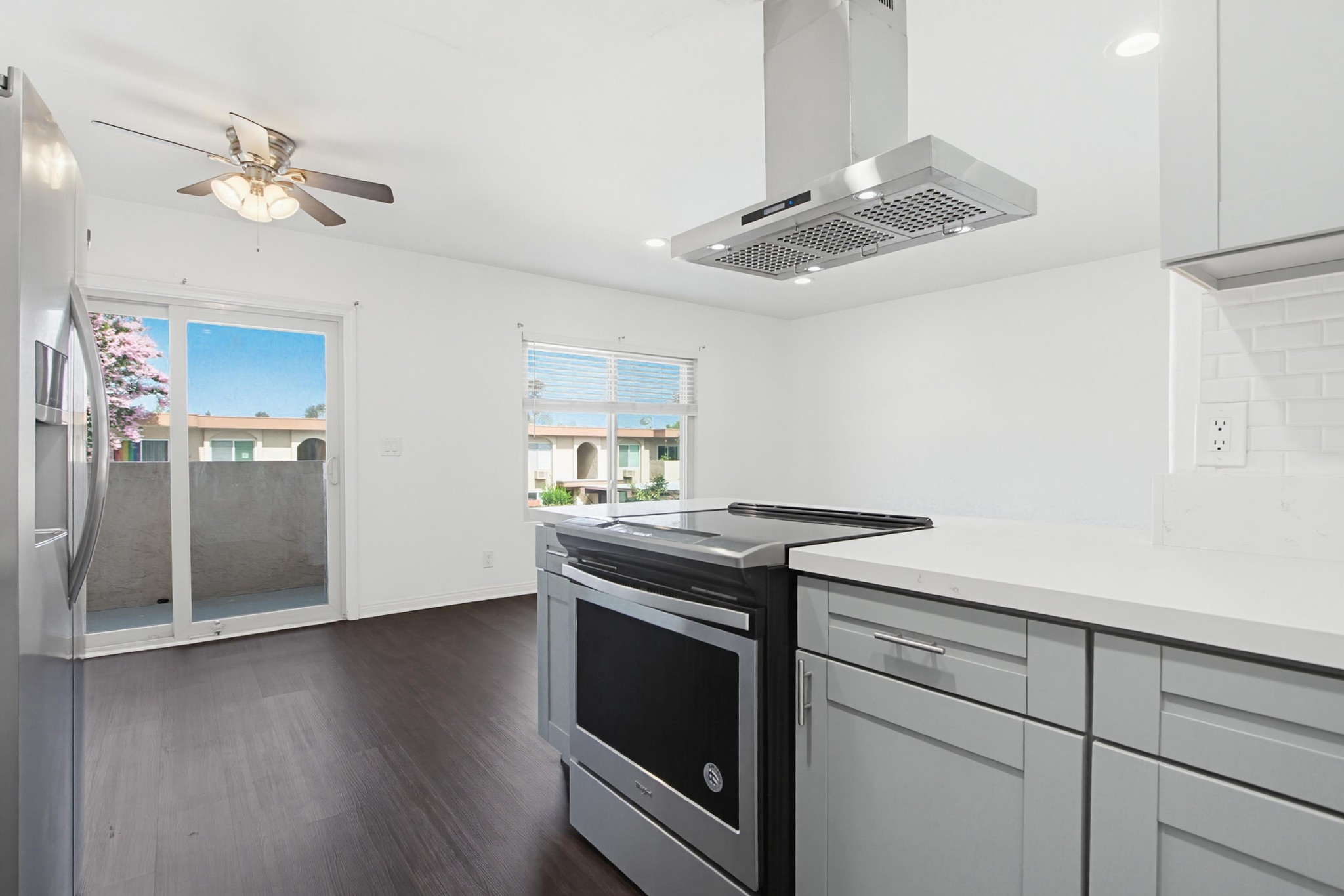 Virtual tour photo 12 of 31 for 9598 Carroll Canyon Rd APT 266
