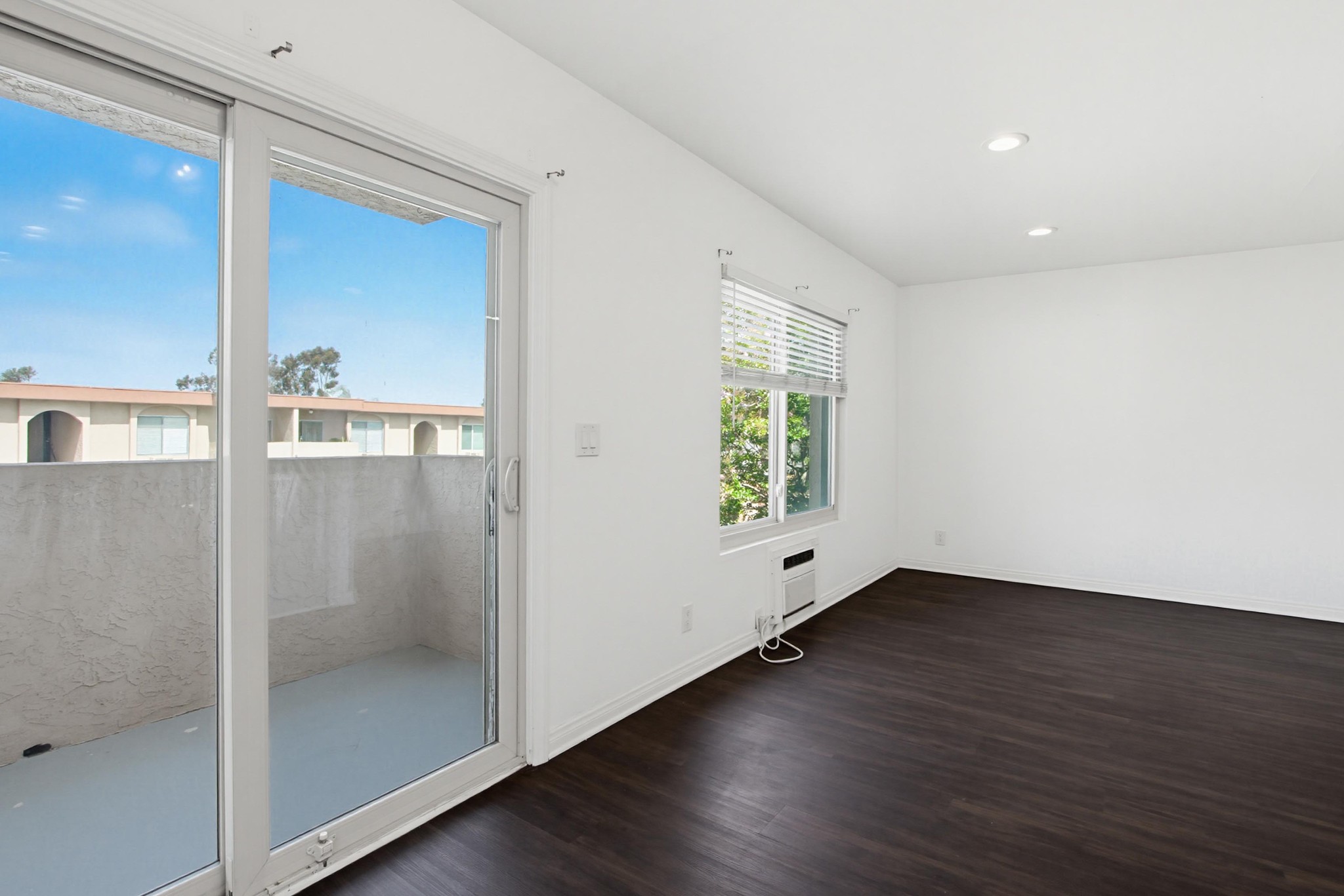 Virtual tour photo 14 of 31 for 9598 Carroll Canyon Rd APT 266
