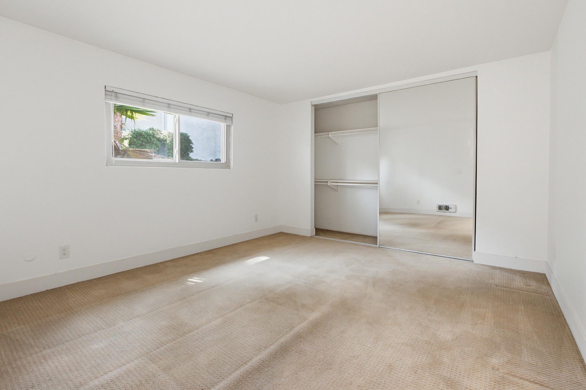 Virtual tour photo 19 of 31 for 9598 Carroll Canyon Rd APT 266