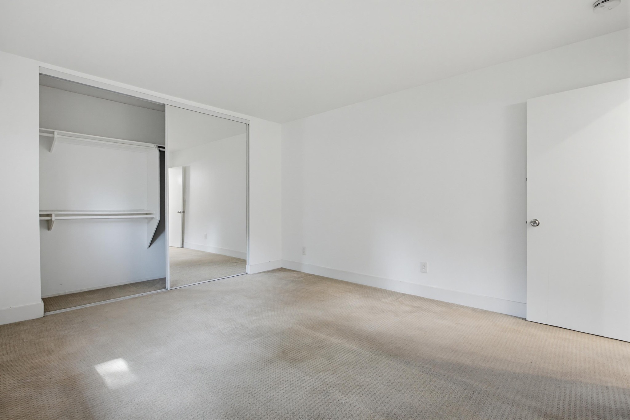Virtual tour photo 21 of 31 for 9598 Carroll Canyon Rd APT 266