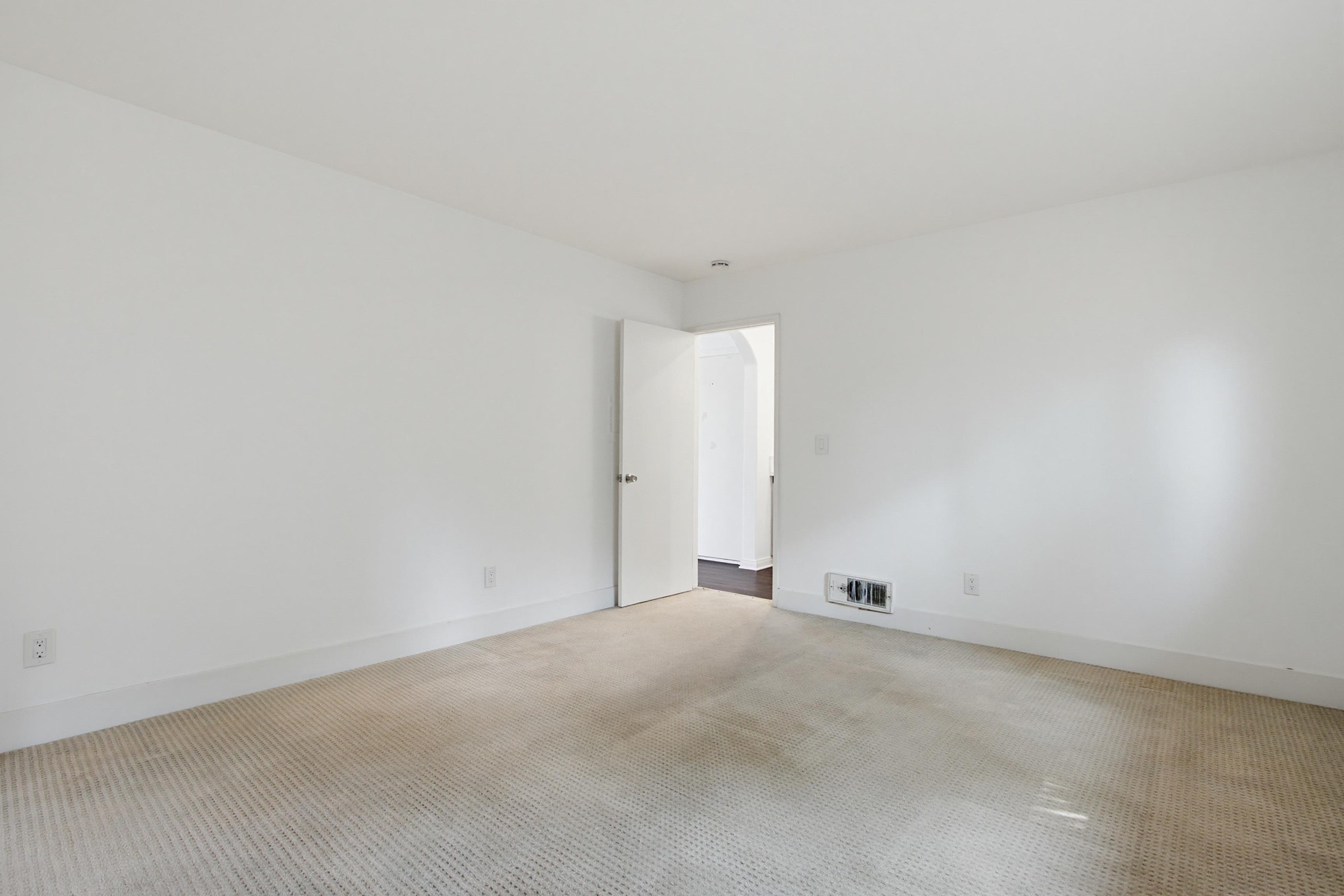 Virtual tour photo 22 of 31 for 9598 Carroll Canyon Rd APT 266