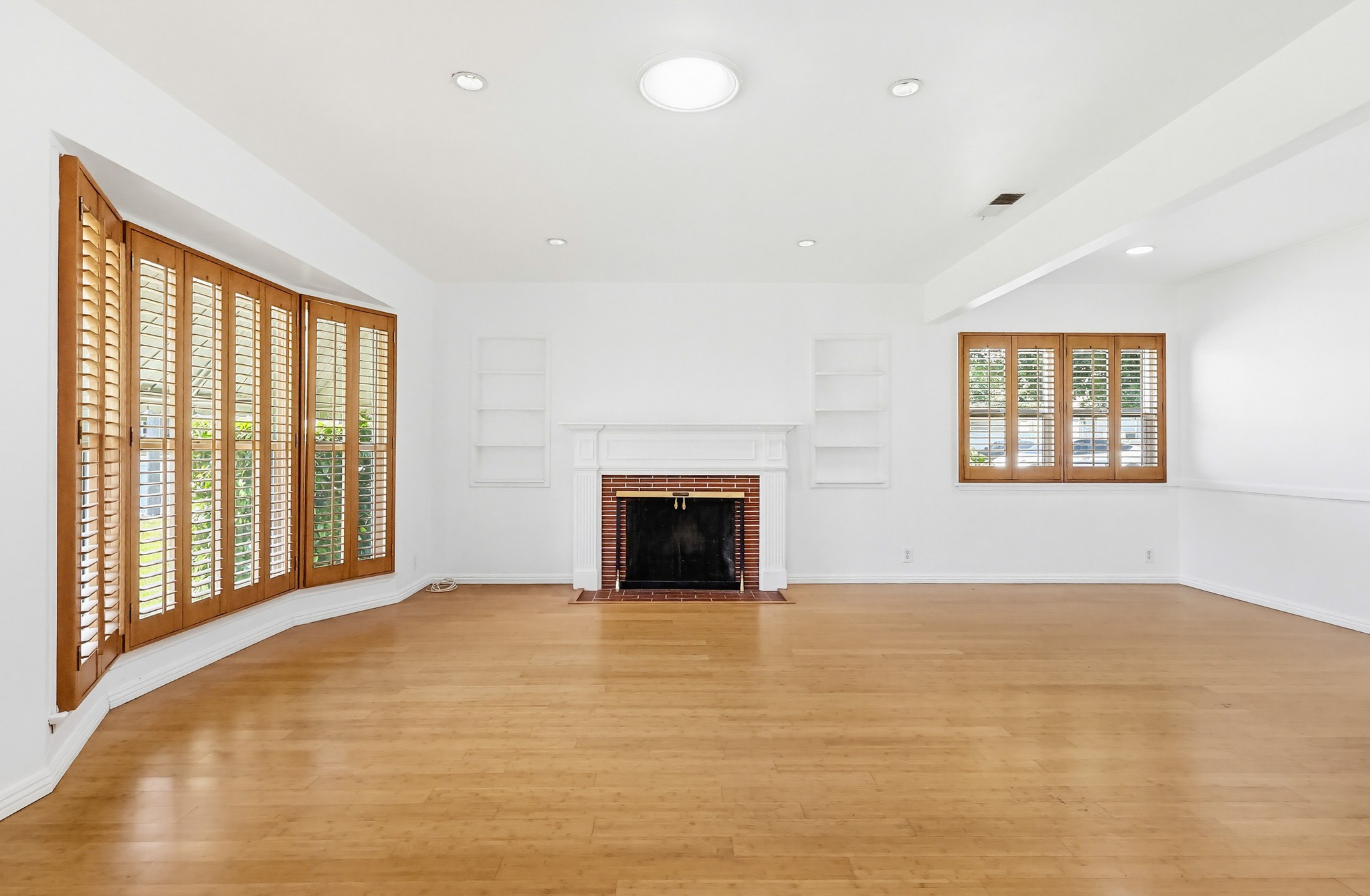 Virtual tour photo 7 of 82 for 9602 Olive St