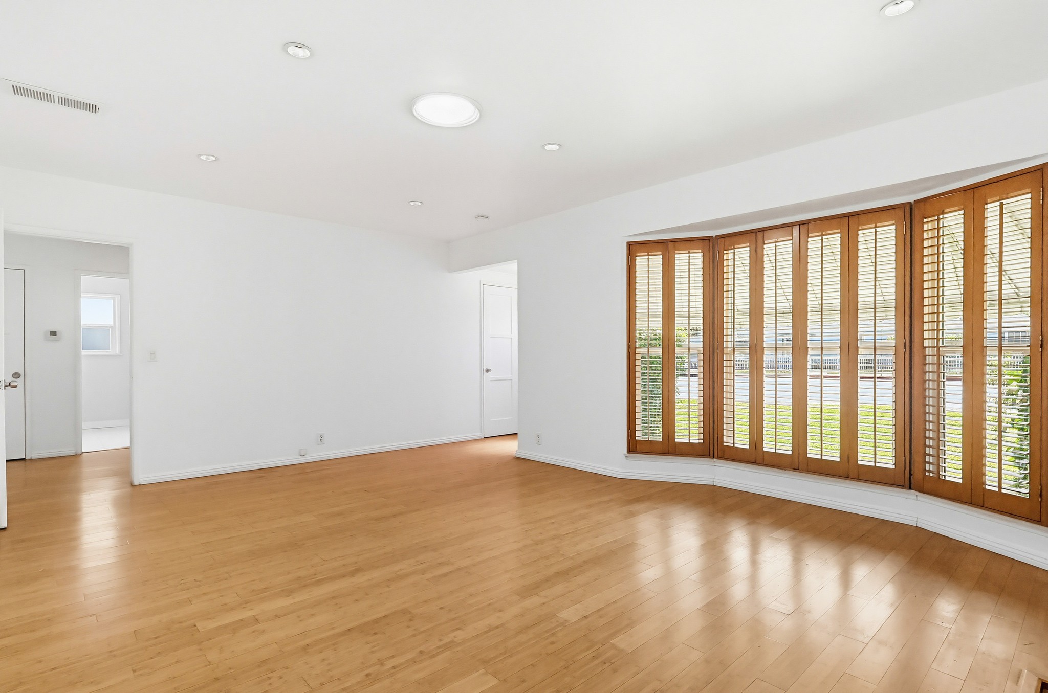Virtual tour photo 9 of 82 for 9602 Olive St