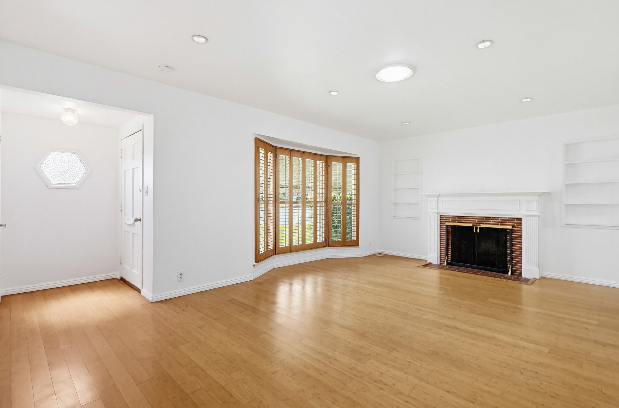 Virtual tour photo 10 of 82 for 9602 Olive St