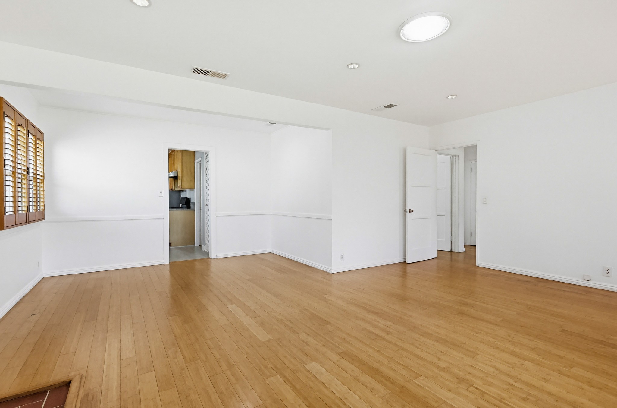 Virtual tour photo 11 of 82 for 9602 Olive St
