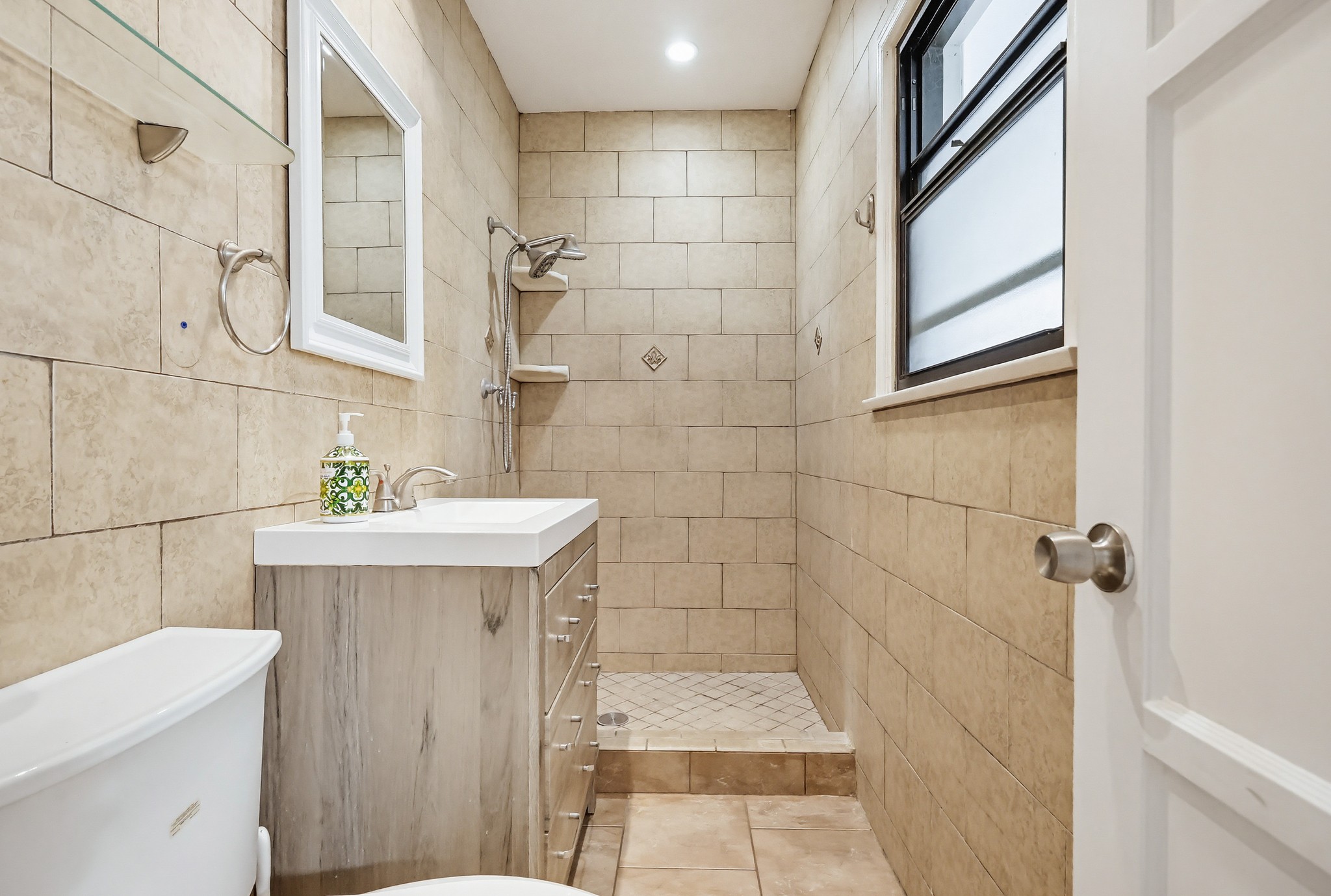 Virtual tour photo 33 of 82 for 9602 Olive St