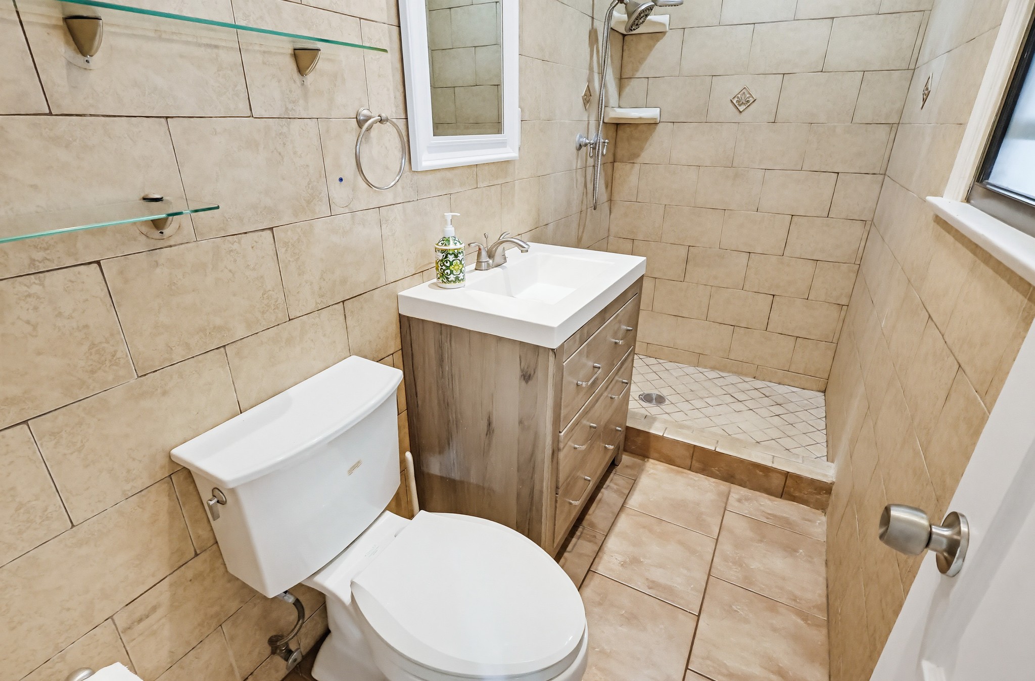 Virtual tour photo 34 of 82 for 9602 Olive St