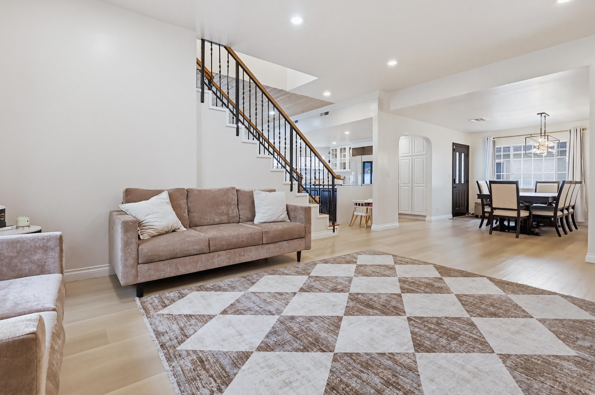 Virtual tour photo 8 of 85 for 9609 Orizaba Ave