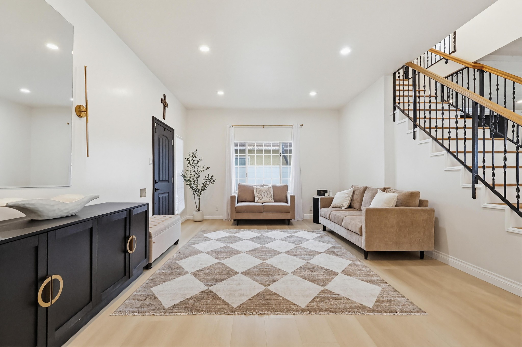 Virtual tour photo 11 of 85 for 9609 Orizaba Ave
