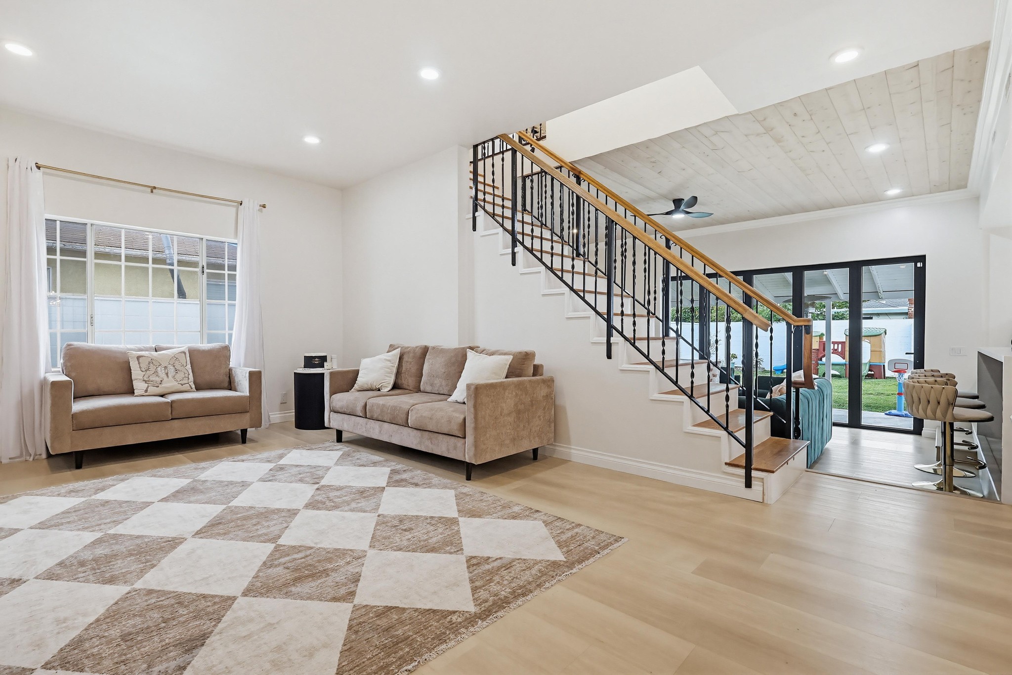 Virtual tour photo 12 of 85 for 9609 Orizaba Ave
