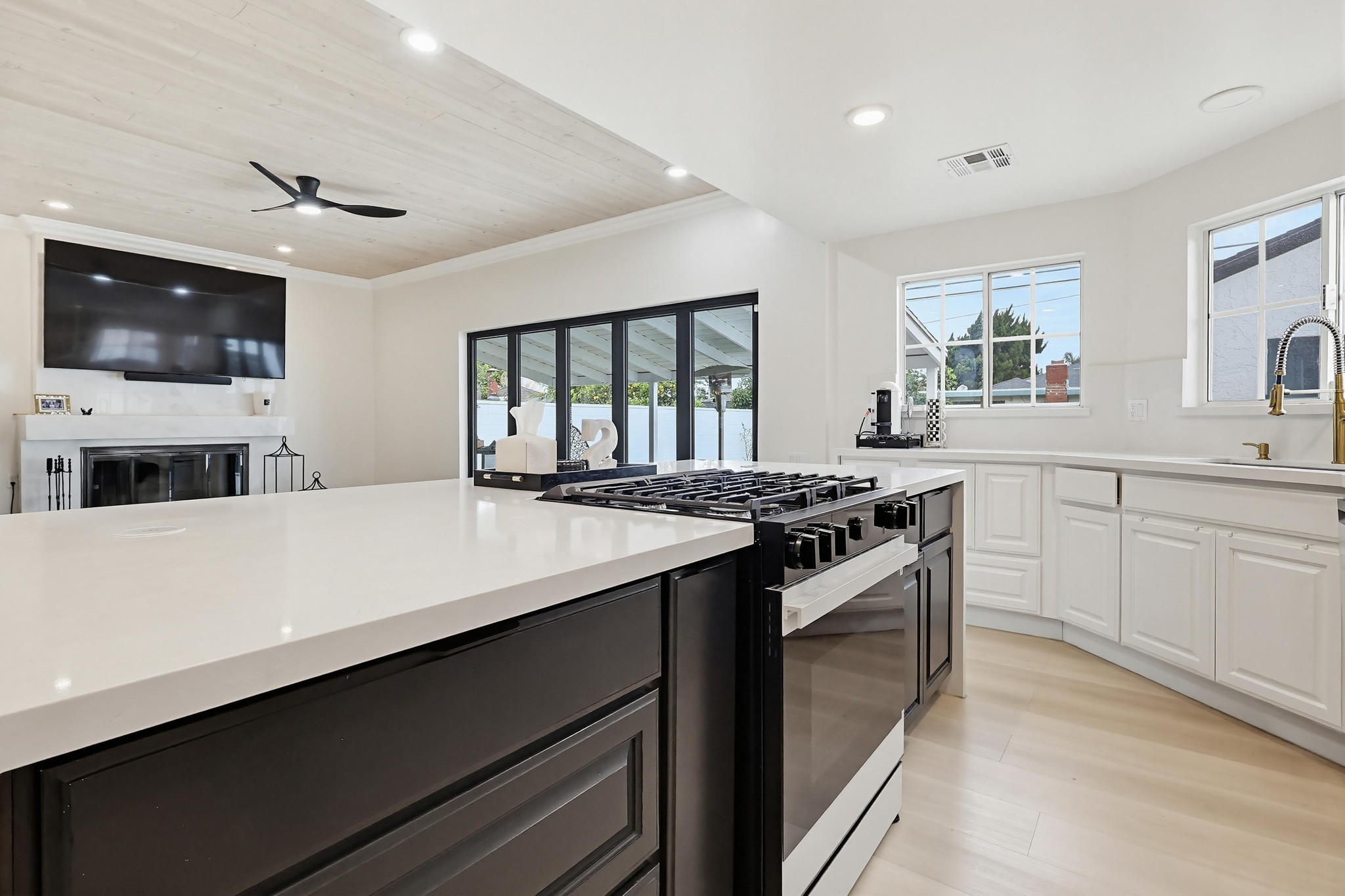 Virtual tour photo 18 of 85 for 9609 Orizaba Ave