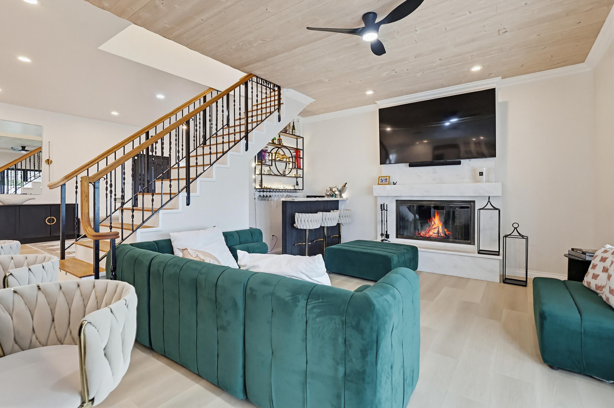Virtual tour photo 24 of 85 for 9609 Orizaba Ave