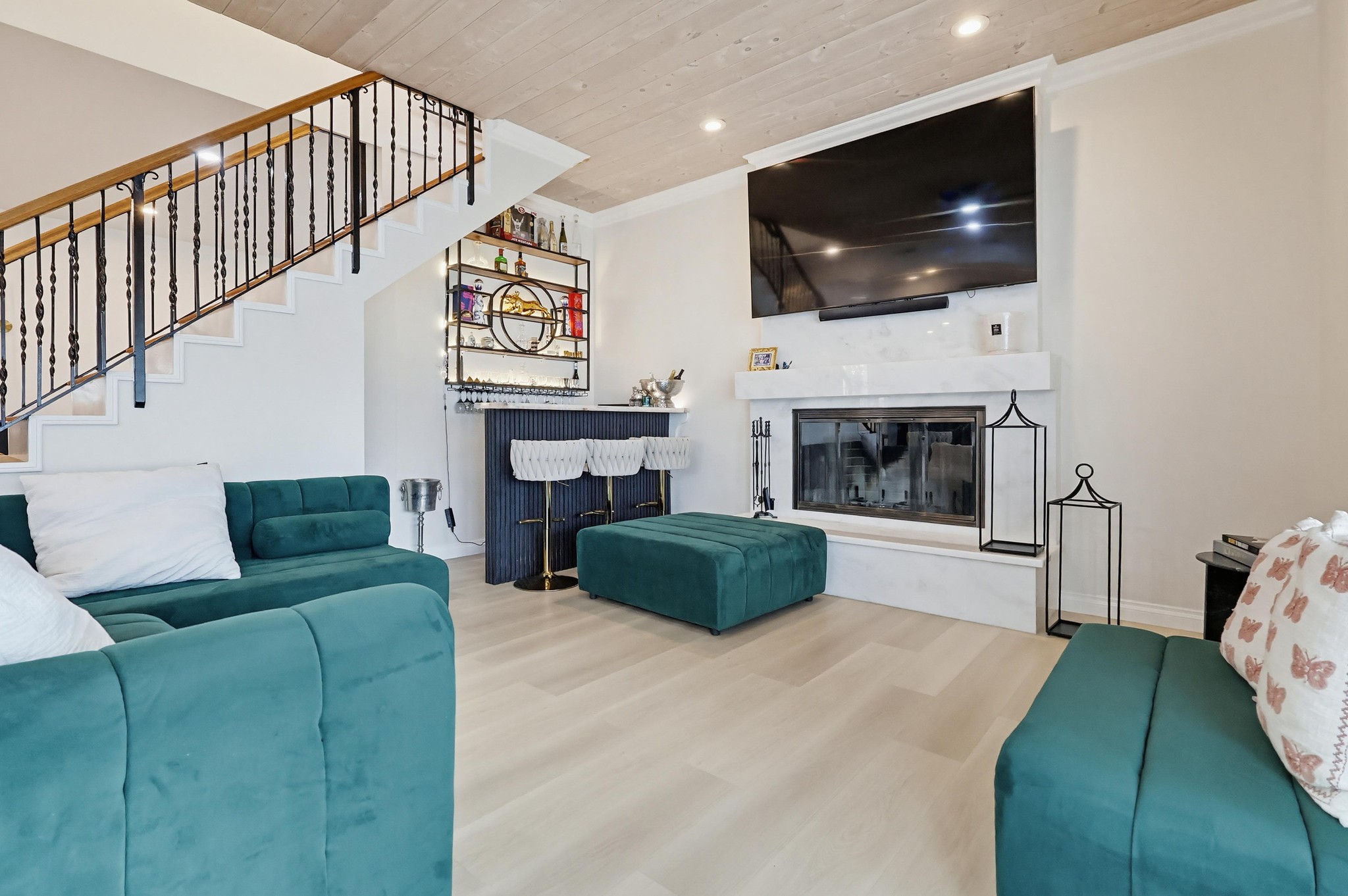 Virtual tour photo 25 of 85 for 9609 Orizaba Ave