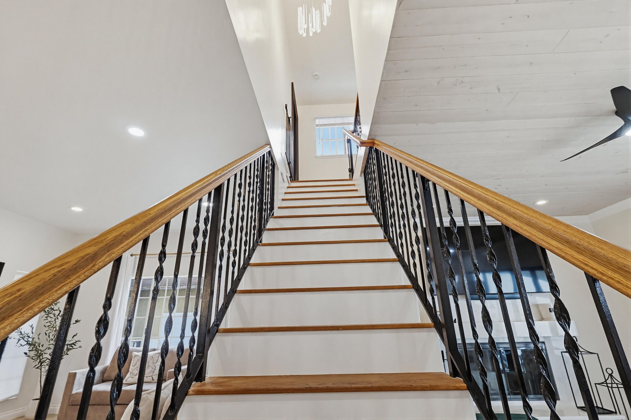 Virtual tour photo 37 of 85 for 9609 Orizaba Ave