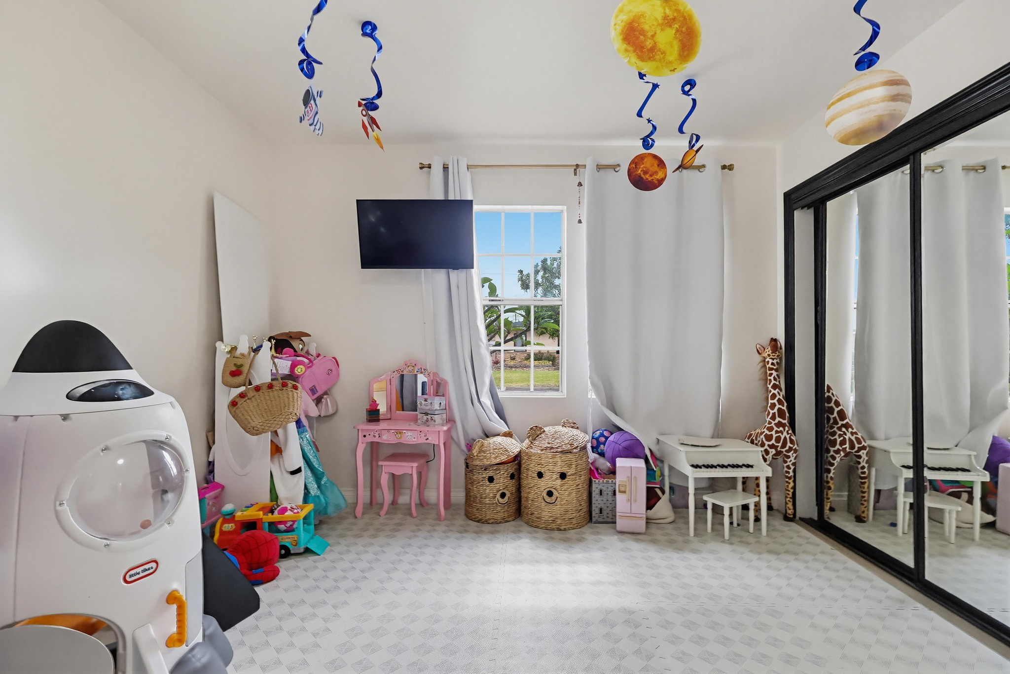 Virtual tour photo 59 of 85 for 9609 Orizaba Ave