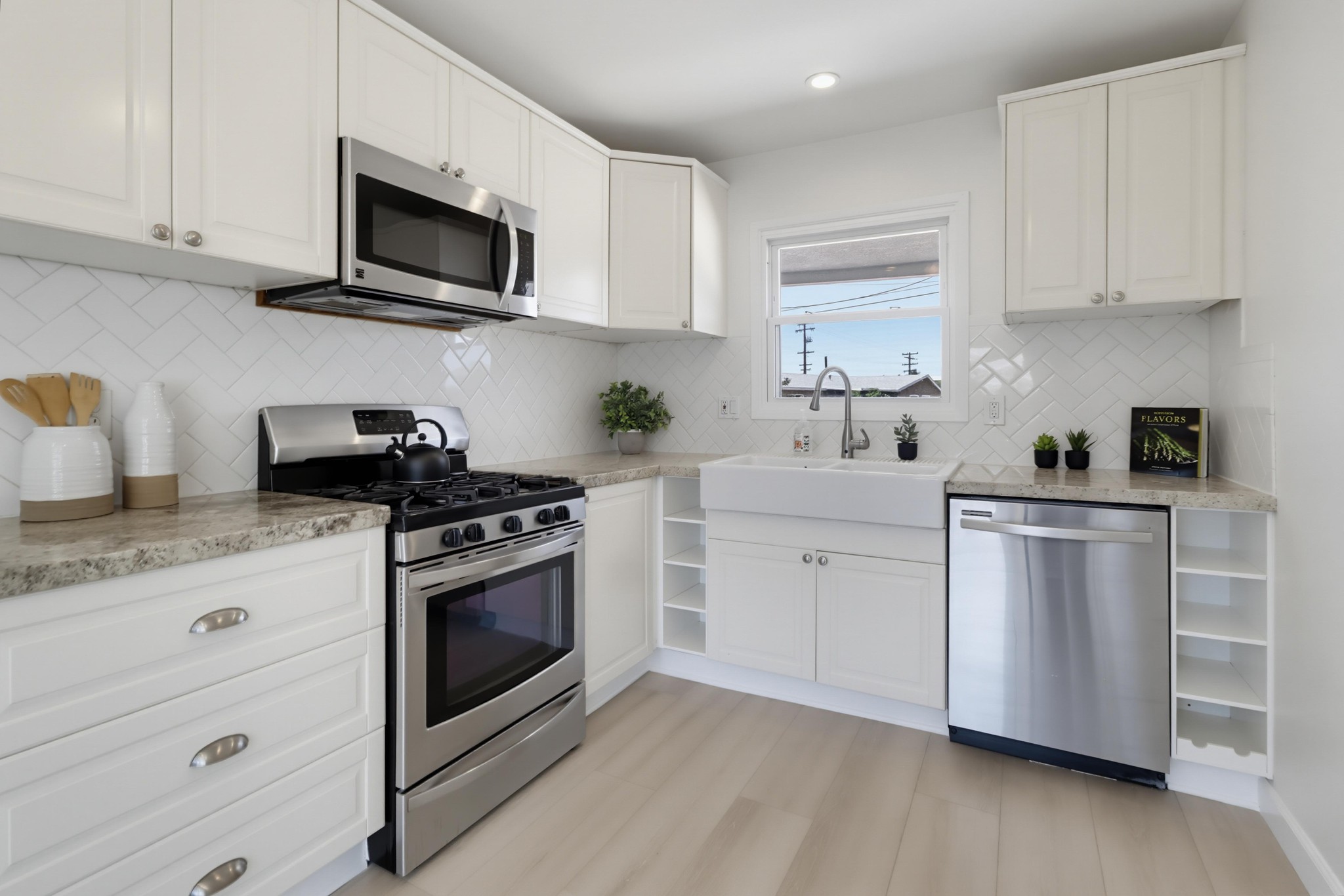 Virtual tour photo 16 of 51 for 962 Wilfred St