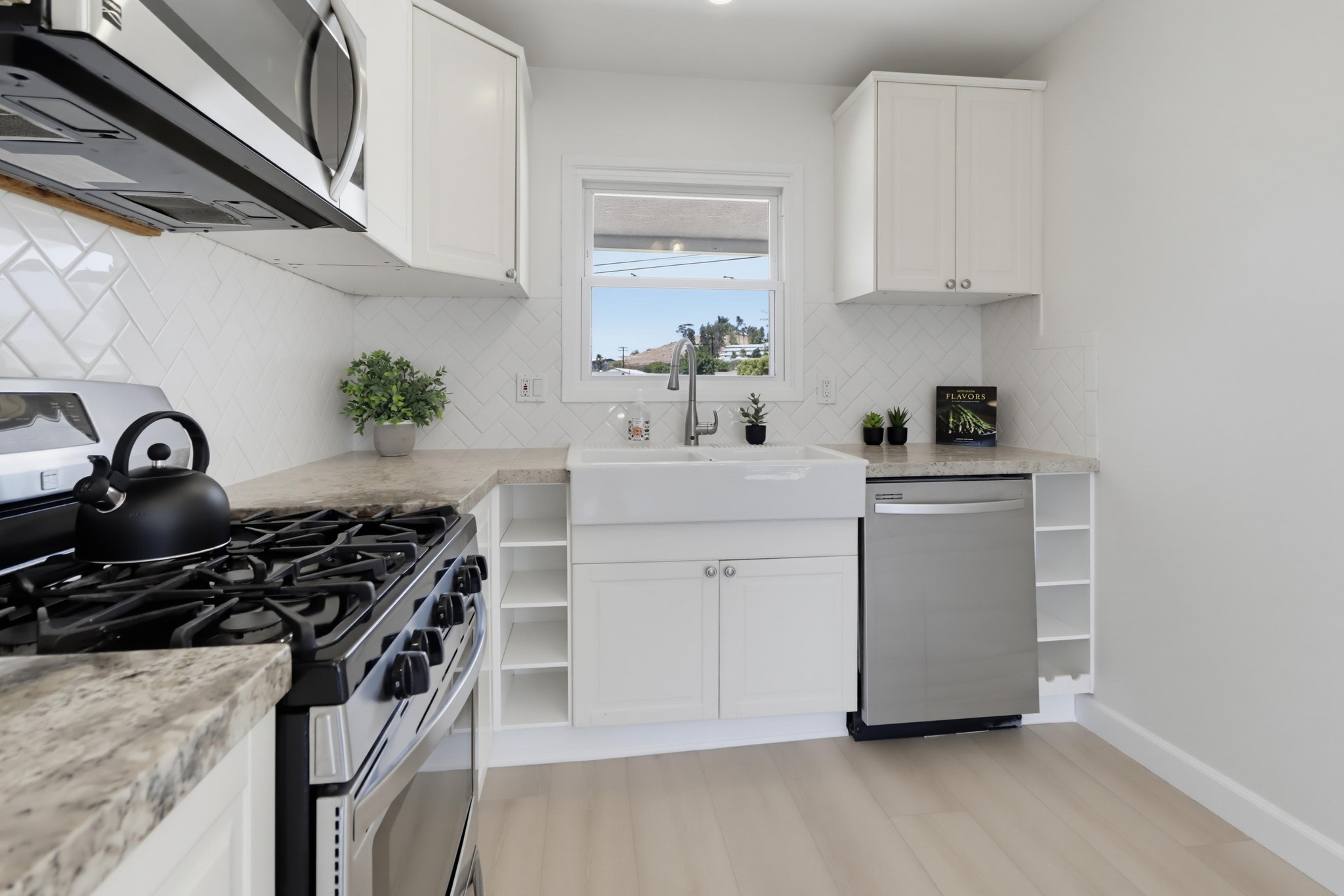 Virtual tour photo 17 of 51 for 962 Wilfred St
