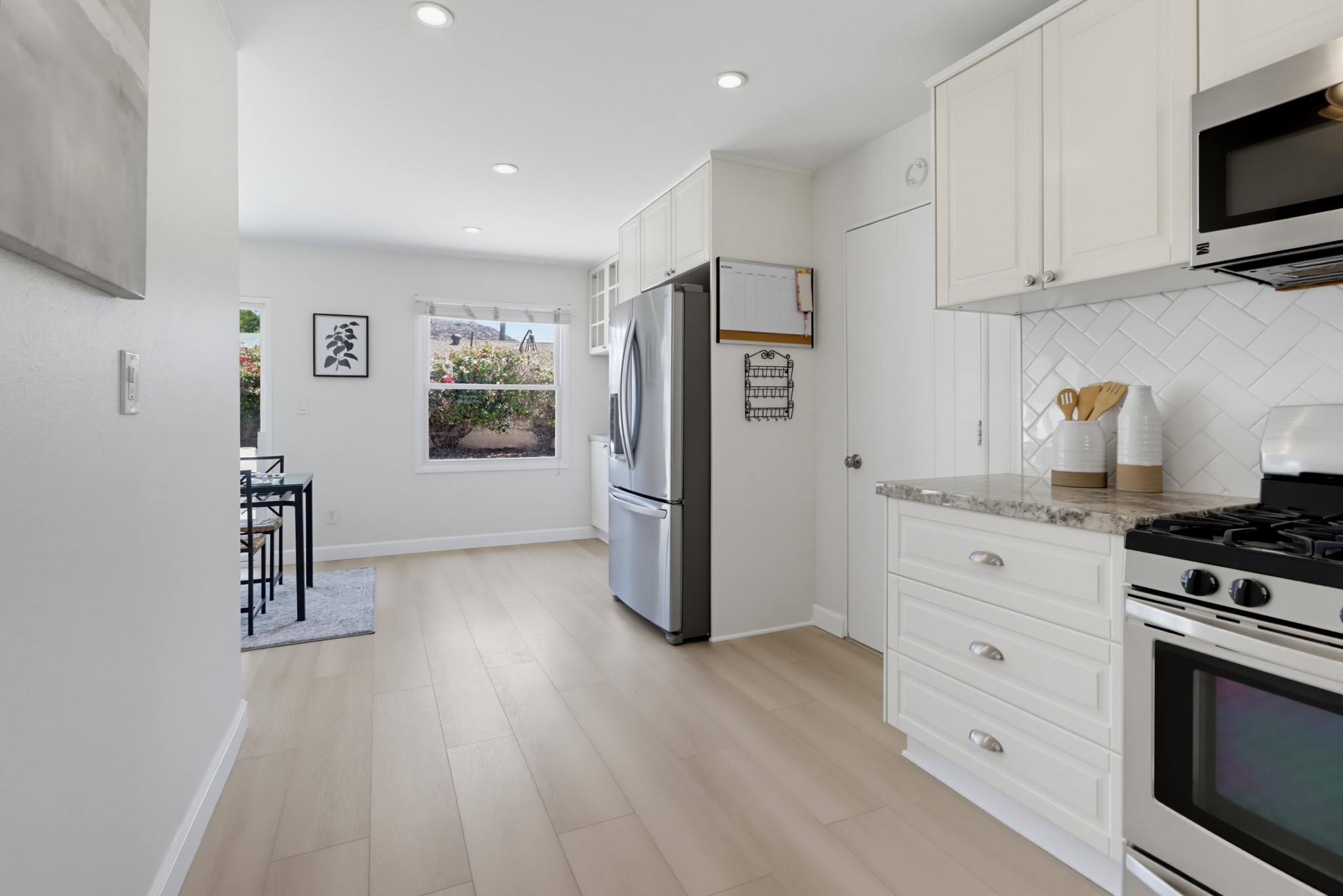 Virtual tour photo 18 of 51 for 962 Wilfred St