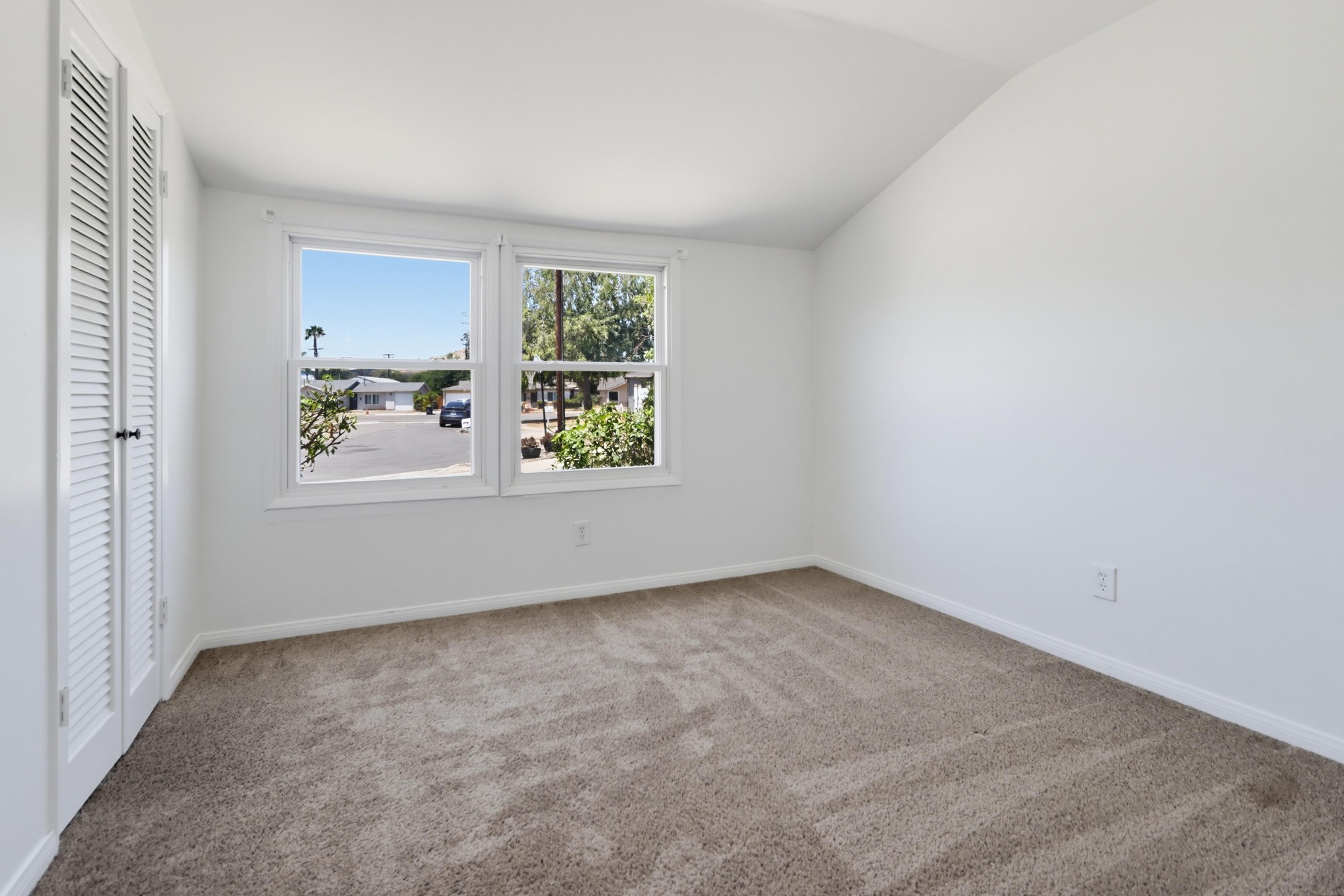 Virtual tour photo 19 of 51 for 962 Wilfred St