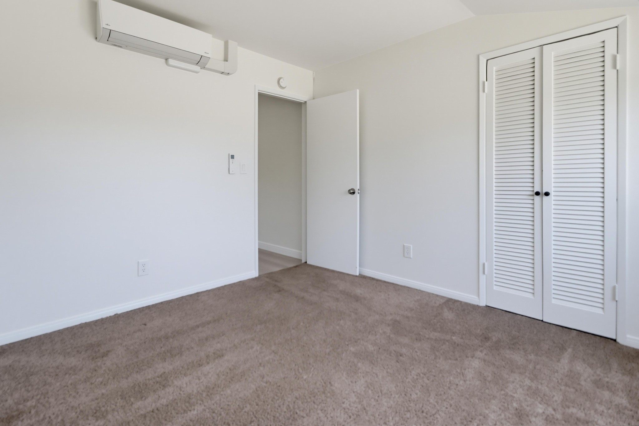 Virtual tour photo 21 of 51 for 962 Wilfred St
