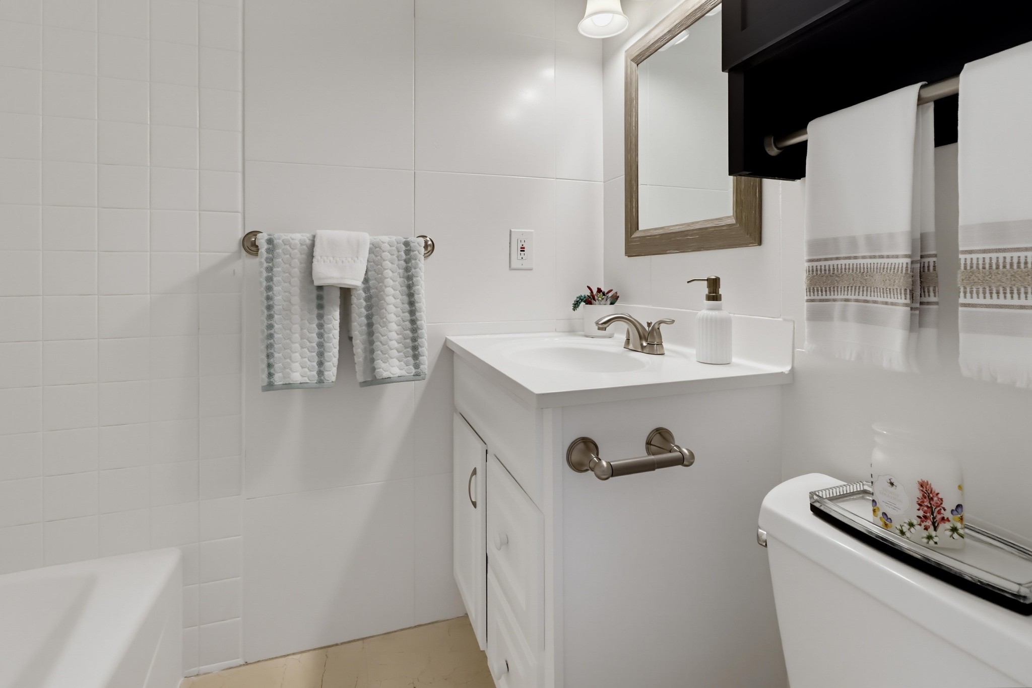 Virtual tour photo 22 of 51 for 962 Wilfred St