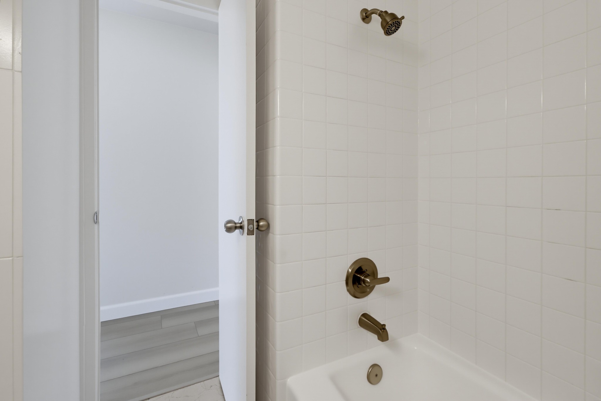 Virtual tour photo 23 of 51 for 962 Wilfred St