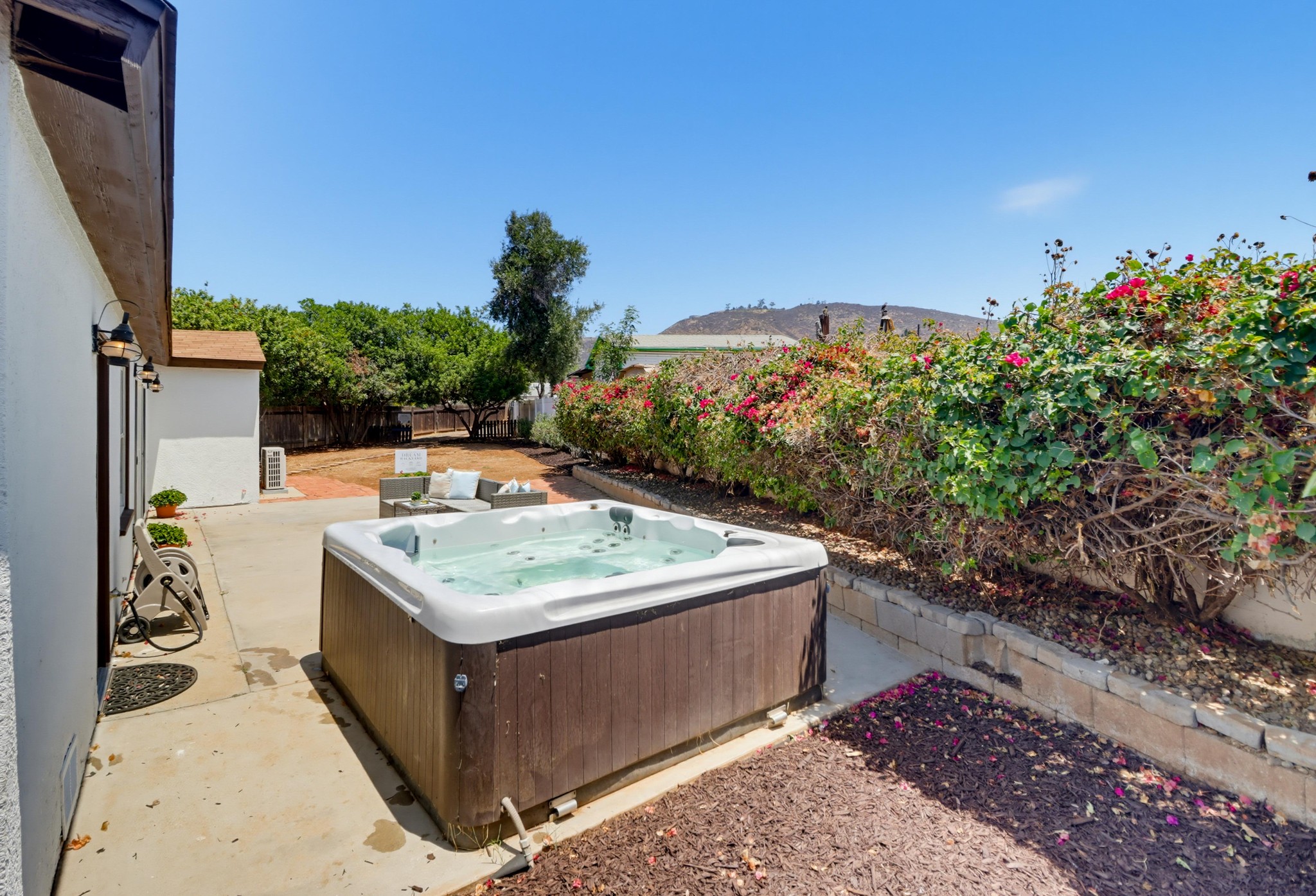 Virtual tour photo 37 of 51 for 962 Wilfred St