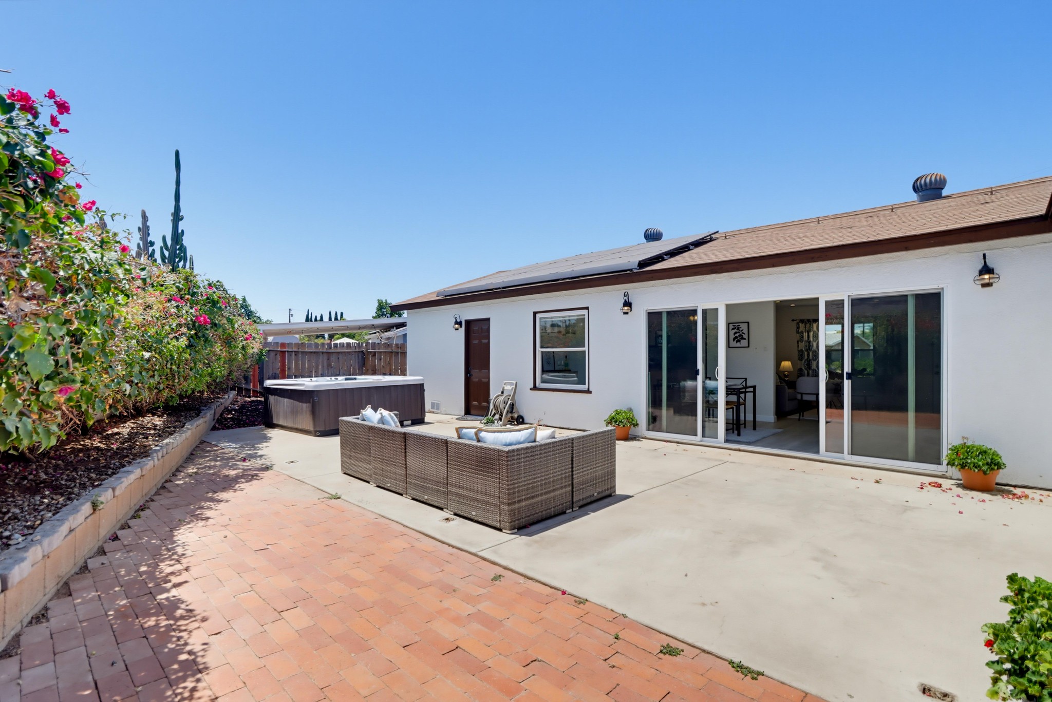 Virtual tour photo 43 of 51 for 962 Wilfred St