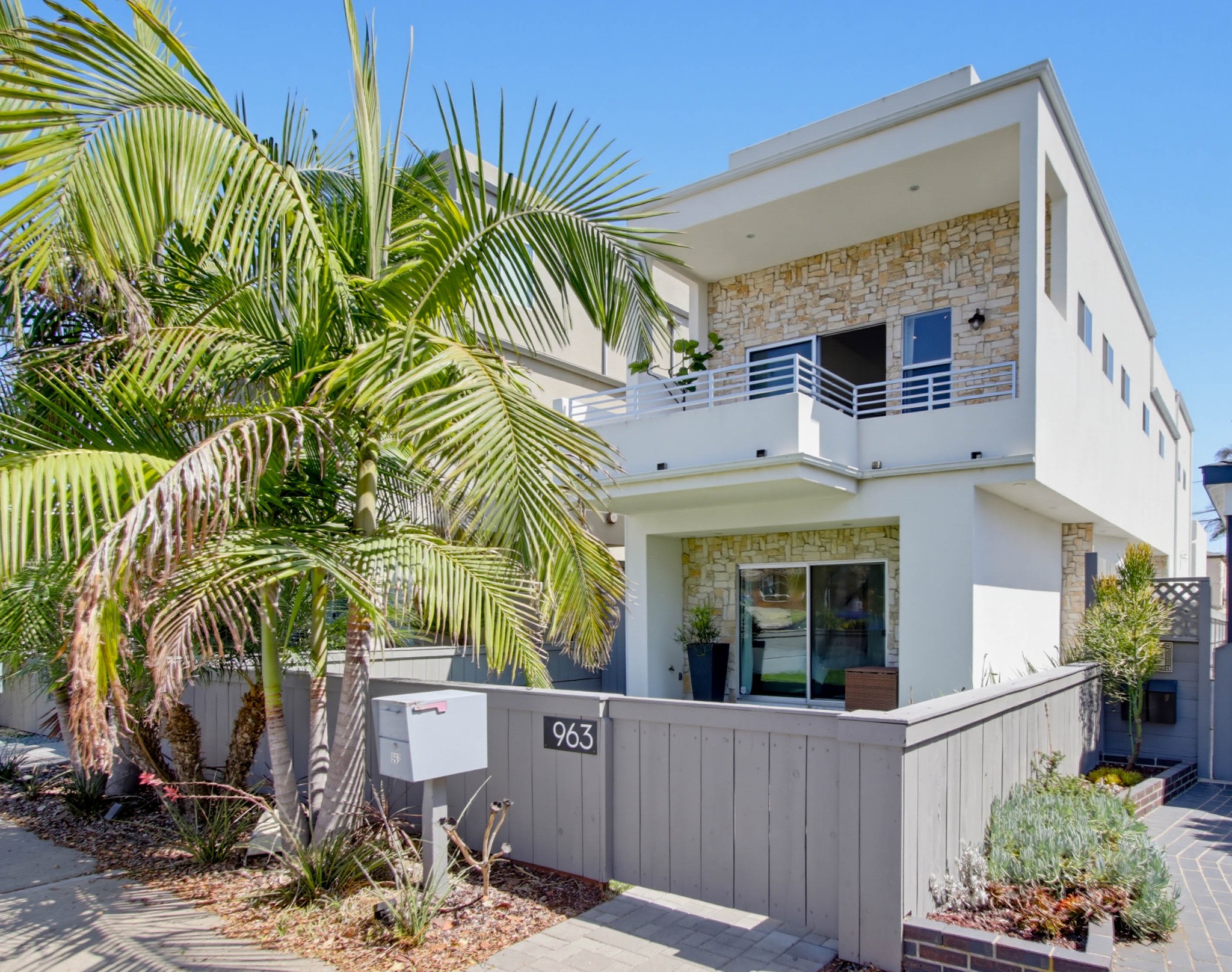Virtual tour photo 1 of 114 for 963 Diamond St