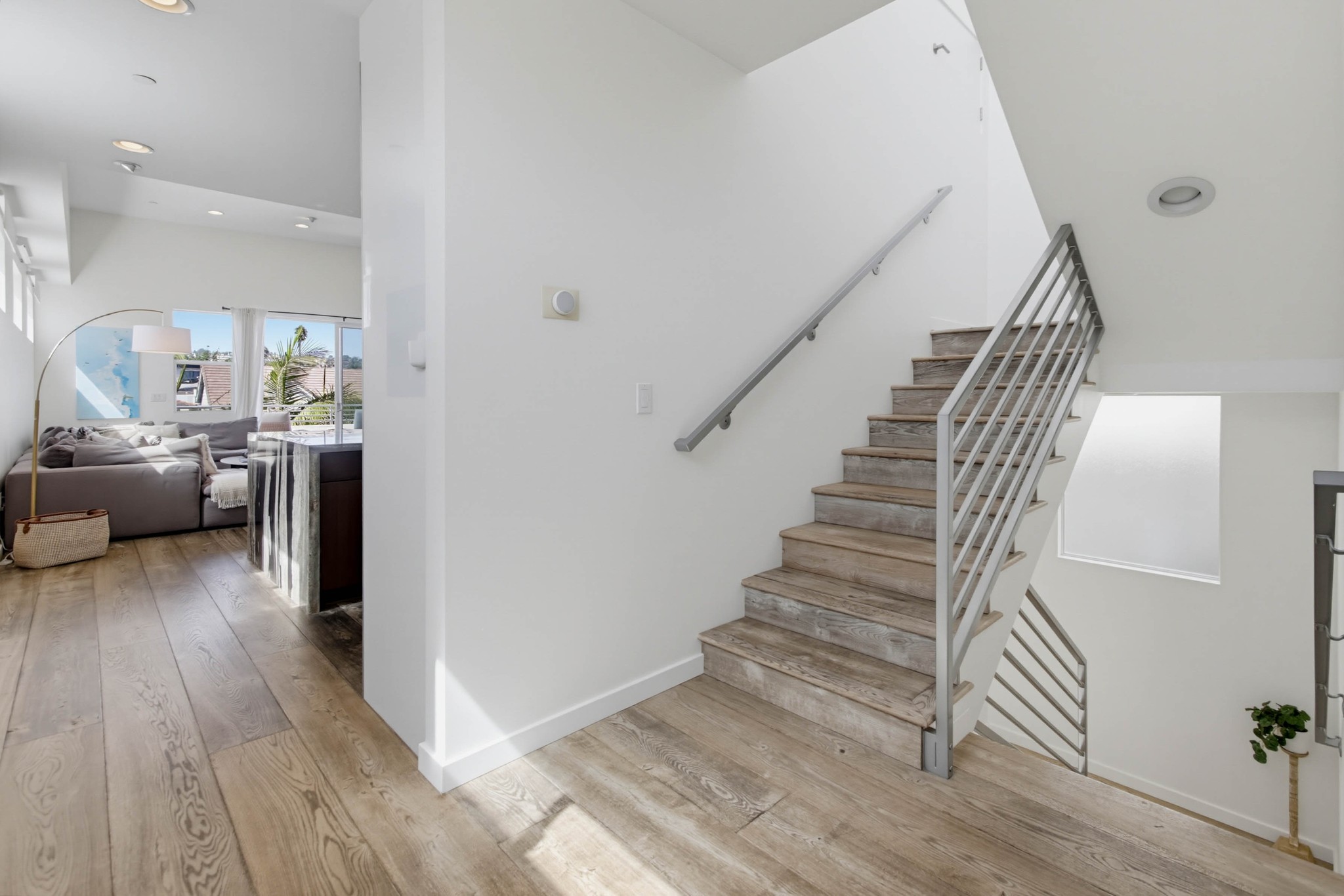 Virtual tour photo 12 of 114 for 963 Diamond St