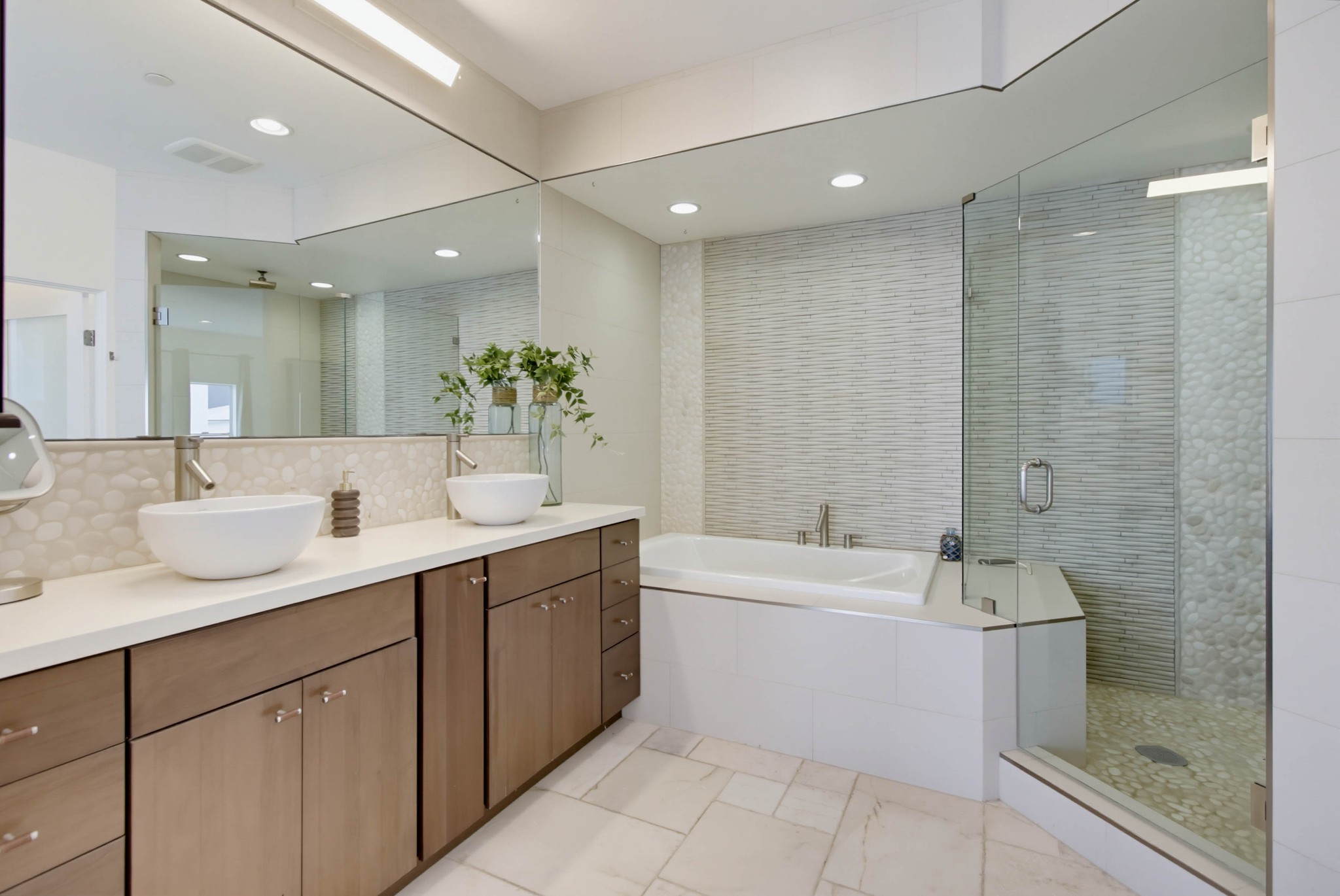 Virtual tour photo 32 of 114 for 963 Diamond St