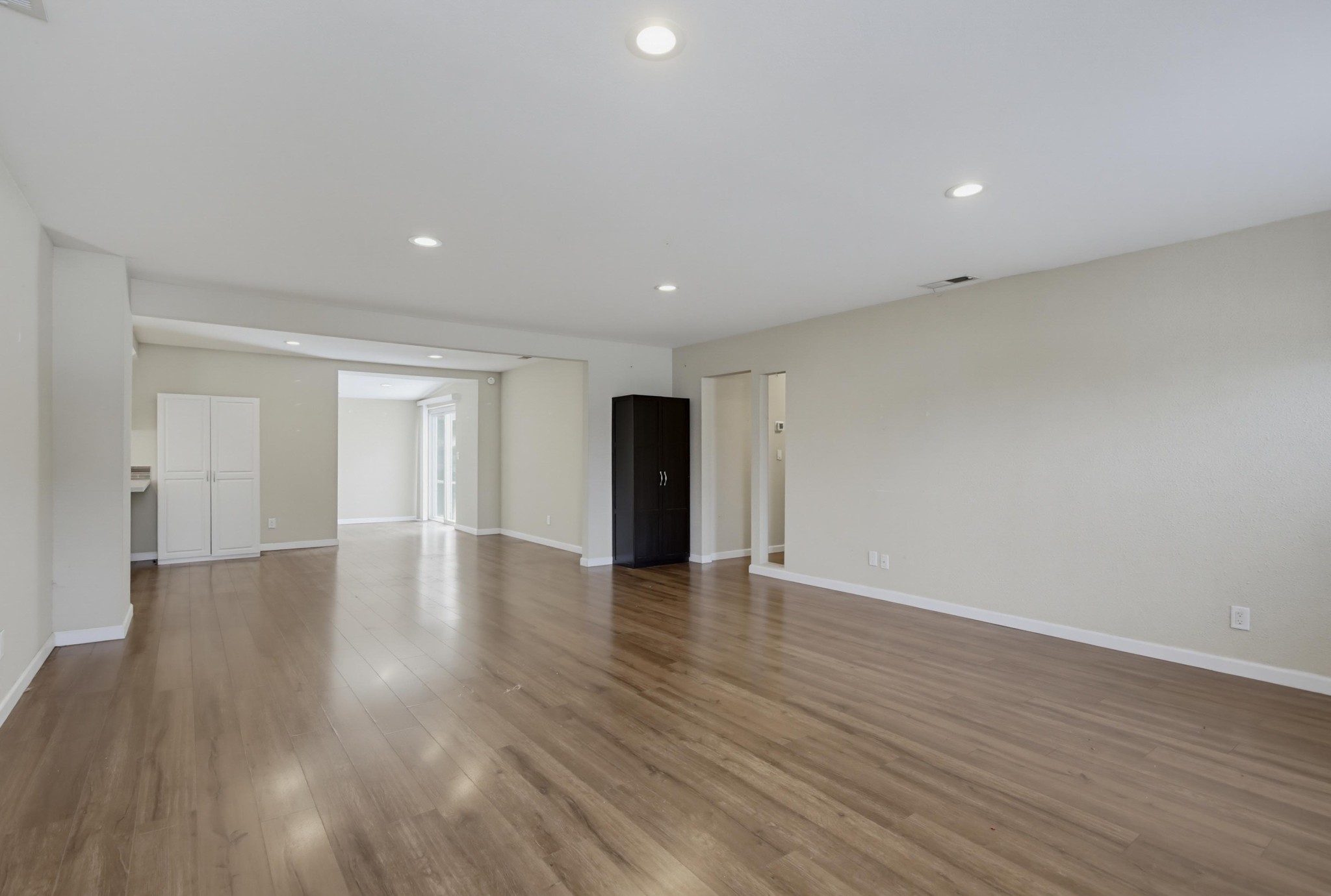 Virtual tour photo 6 of 44 for 9649 Halberns Blvd