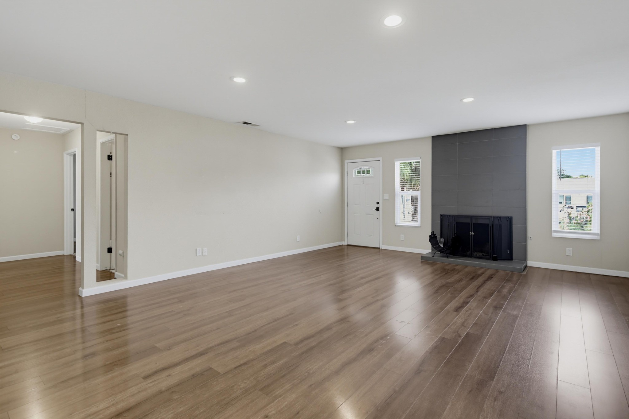Virtual tour photo 7 of 44 for 9649 Halberns Blvd