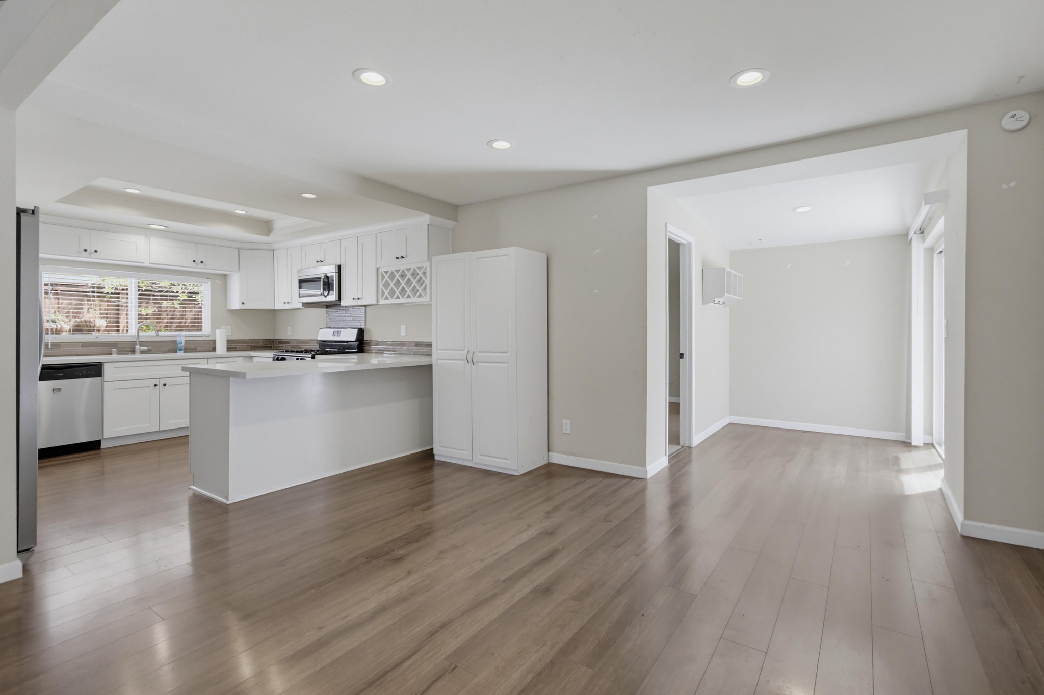 Virtual tour photo 9 of 44 for 9649 Halberns Blvd