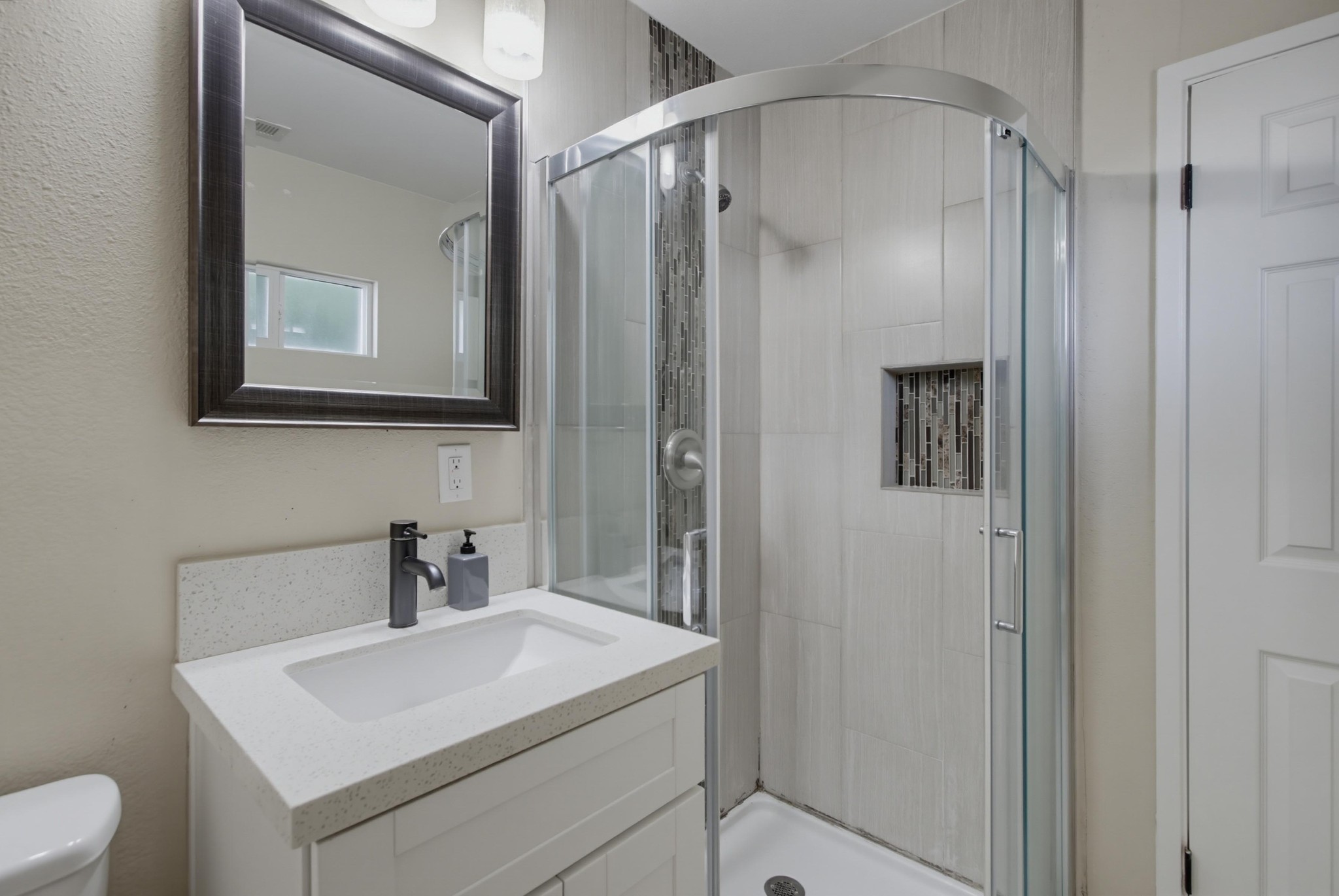 Virtual tour photo 27 of 44 for 9649 Halberns Blvd