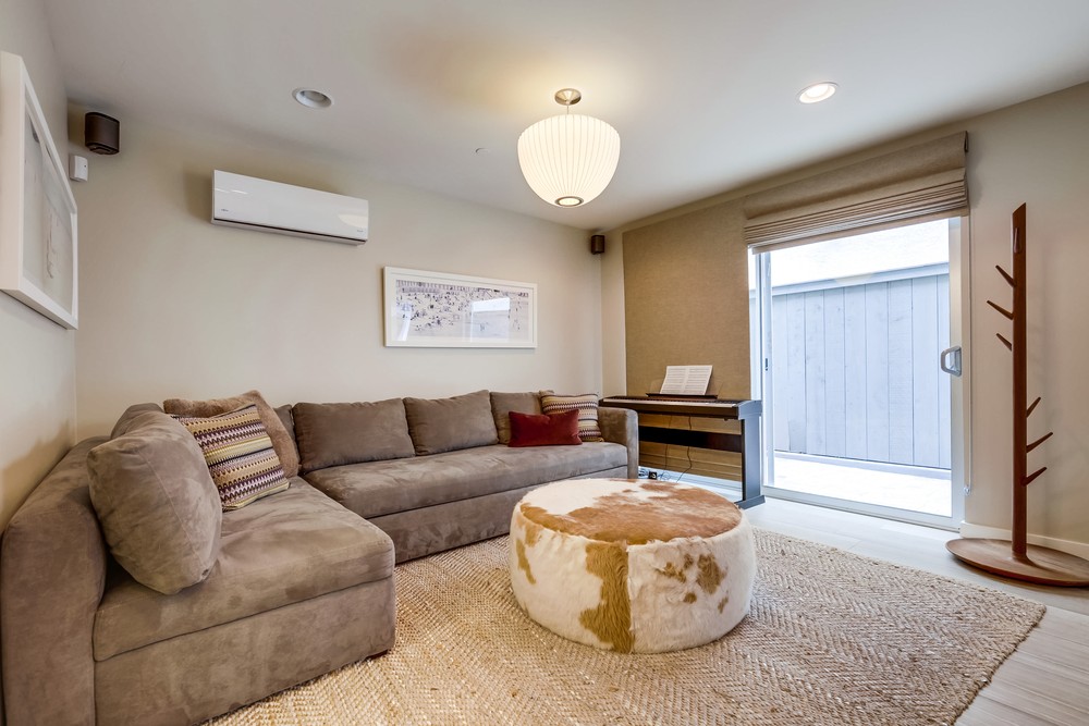 Virtual tour photo 8 of 72 for 967 Diamond St